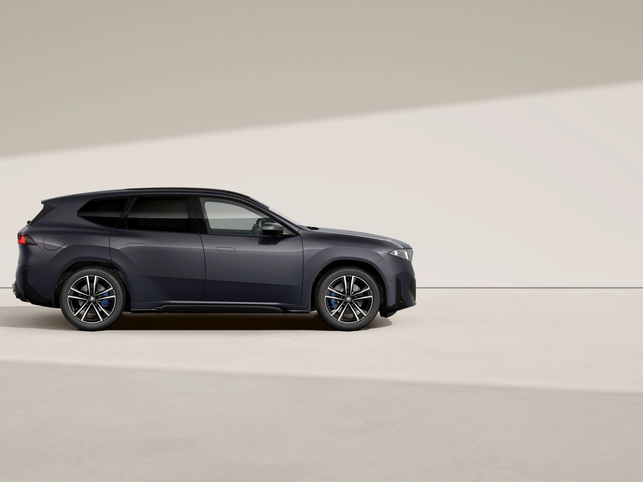BMW iX3, 50 xDrive - fotka 2