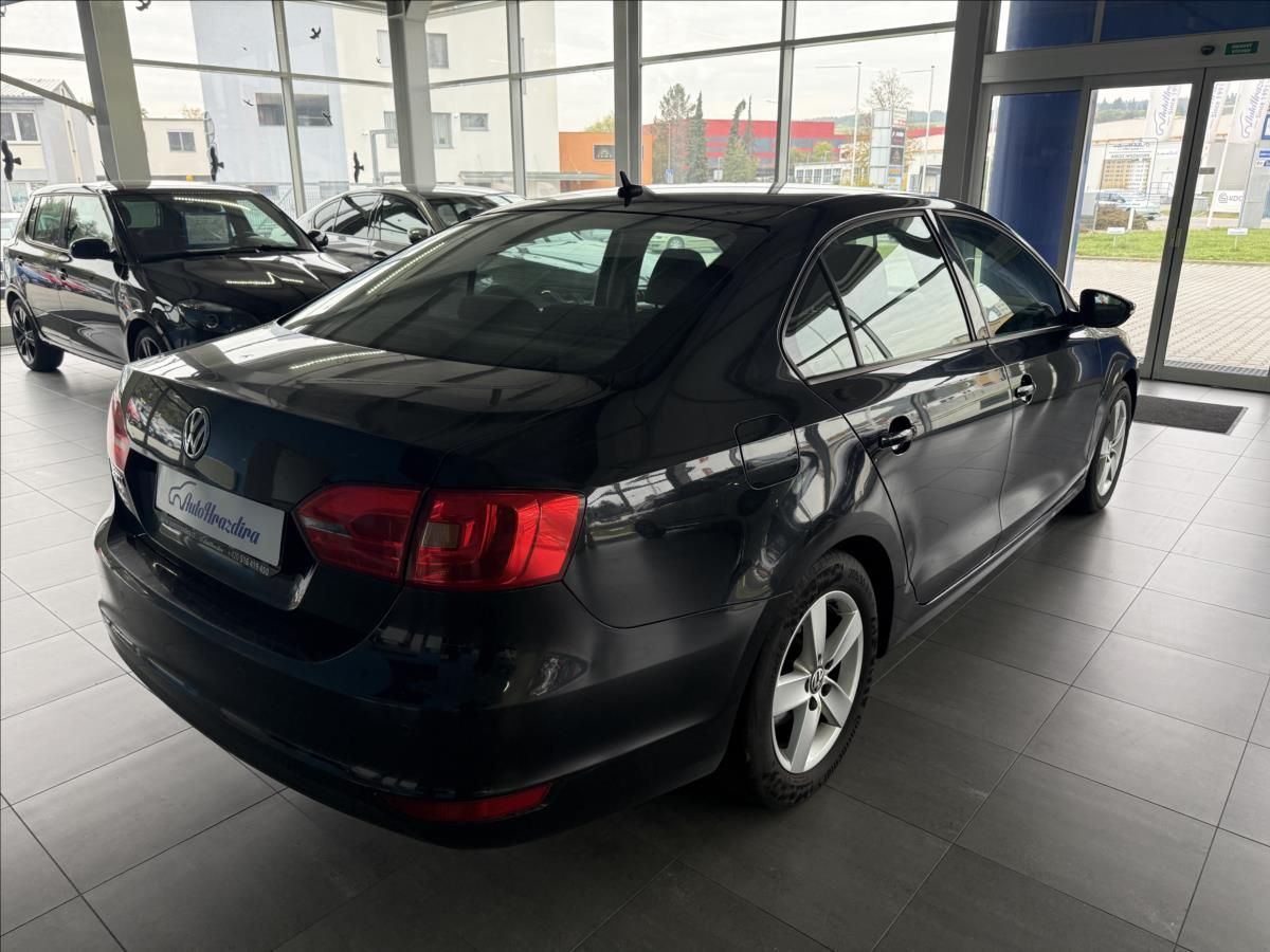 Volkswagen Jetta, 1,2   1.MAJITEL, 77KW, SERVISK - fotka 6
