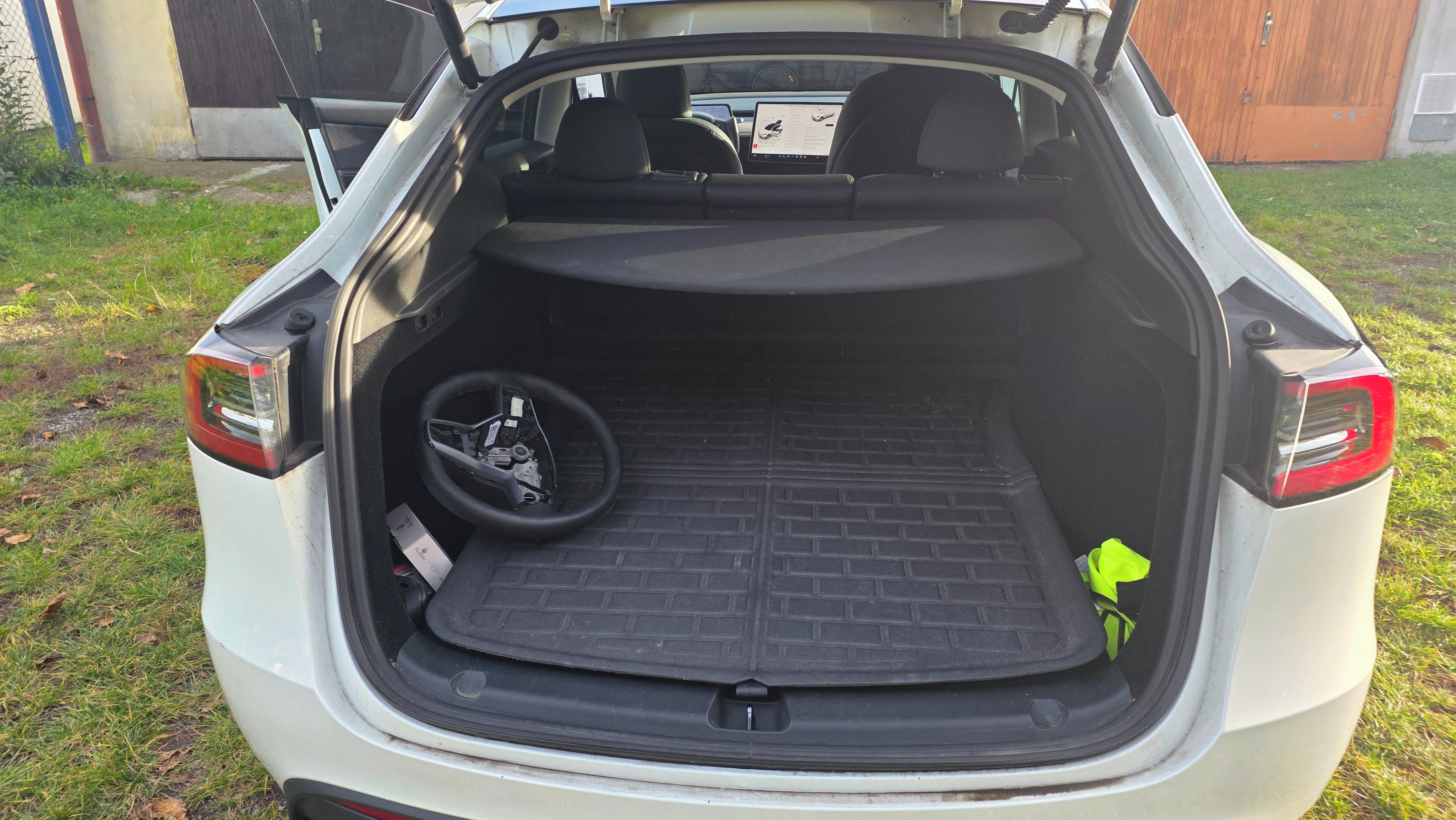 Tesla Model Y, LongRange 4x4 Berlin 12/22 DPH - fotka 6