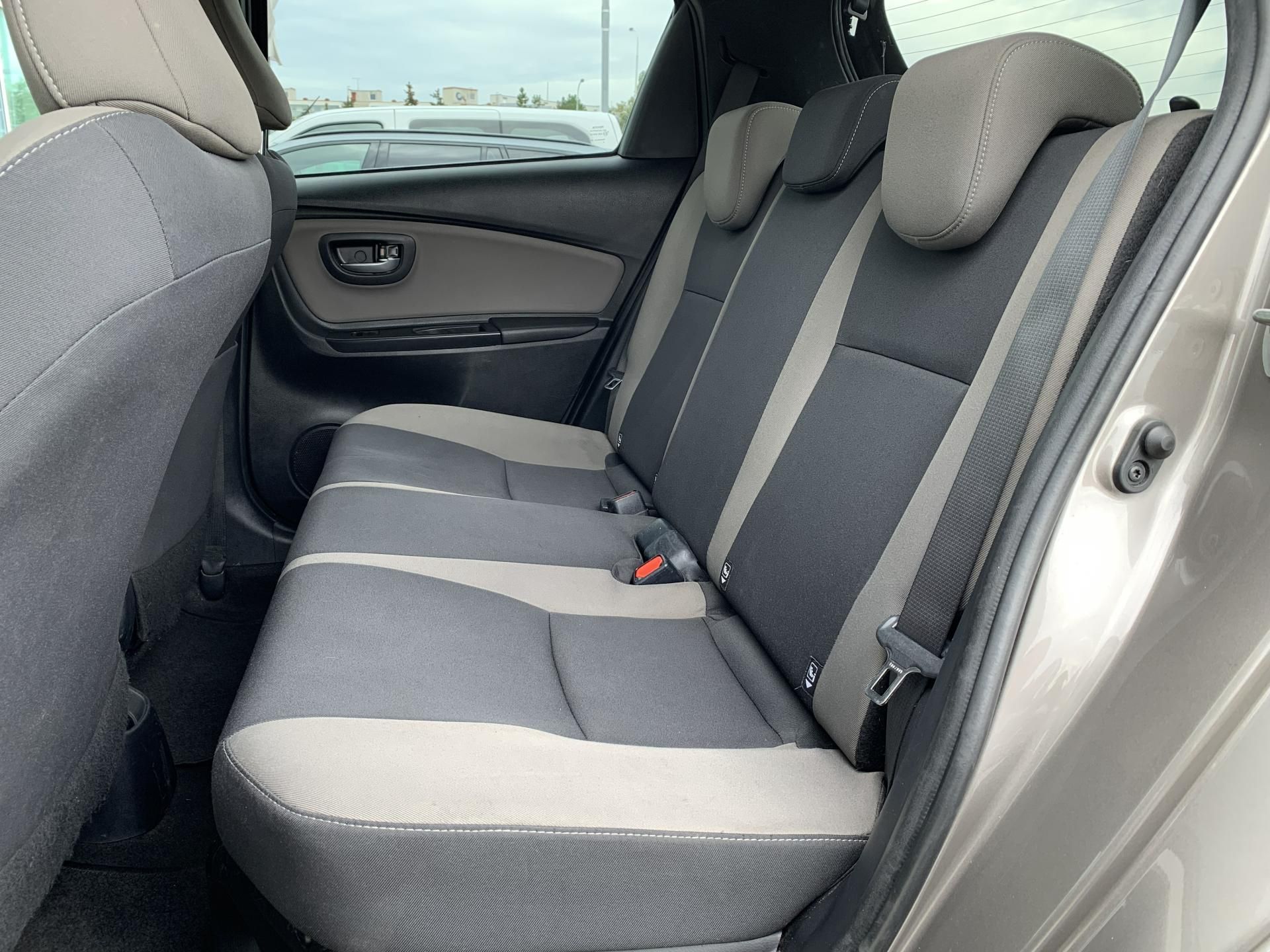 Toyota Yaris, SELECTION 1.5 HYBRID 74kW AT - fotka 6