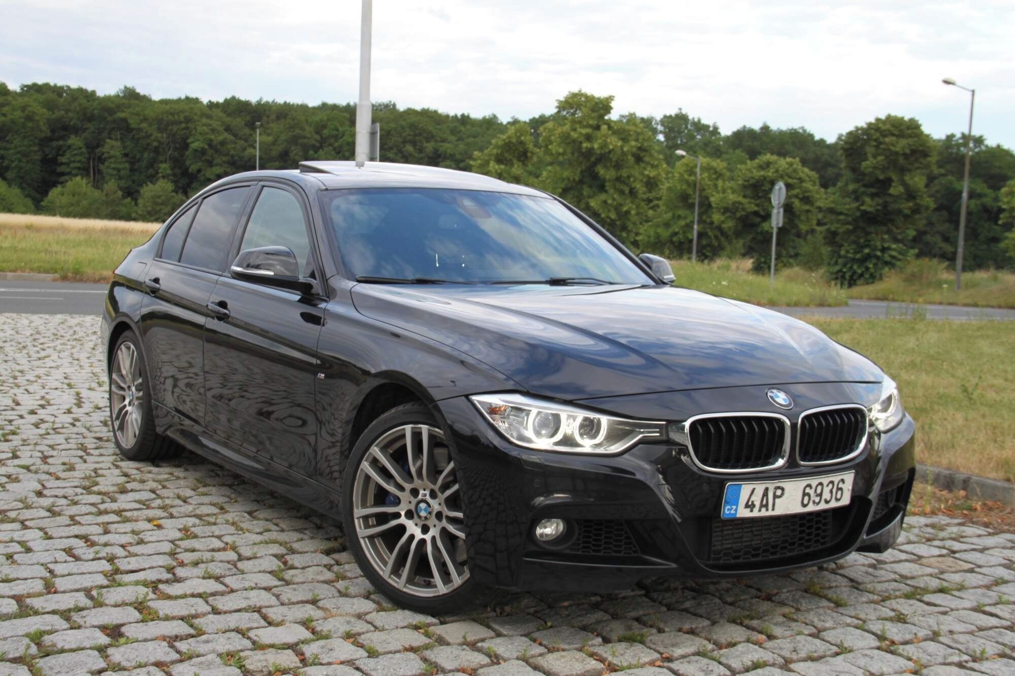 BMW Řada 3, BMW 335xd,230kw,M-Paket,R19 - fotka 3