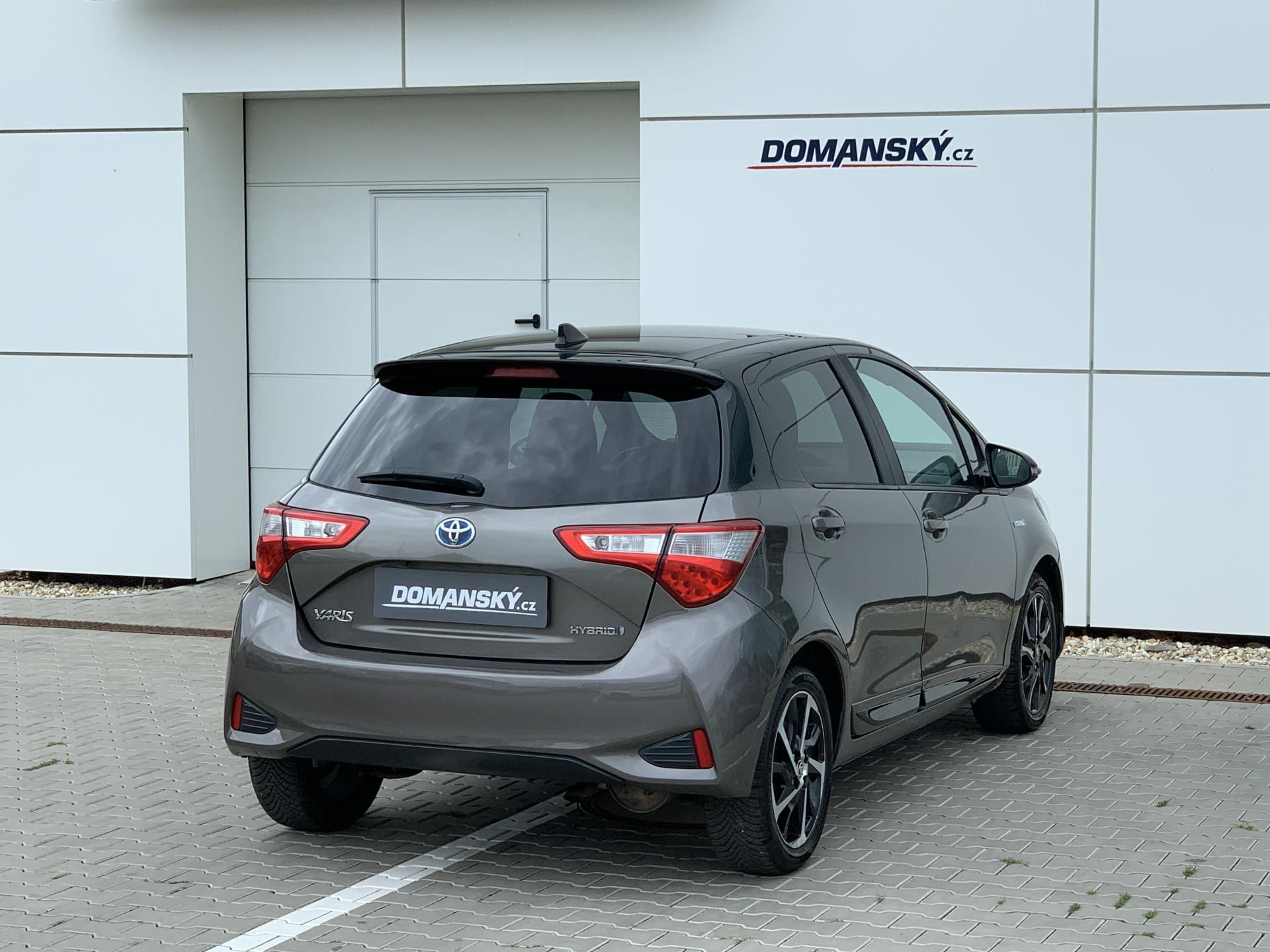 Toyota Yaris, SELECTION 1.5 HYBRID 74kW AT - fotka 3