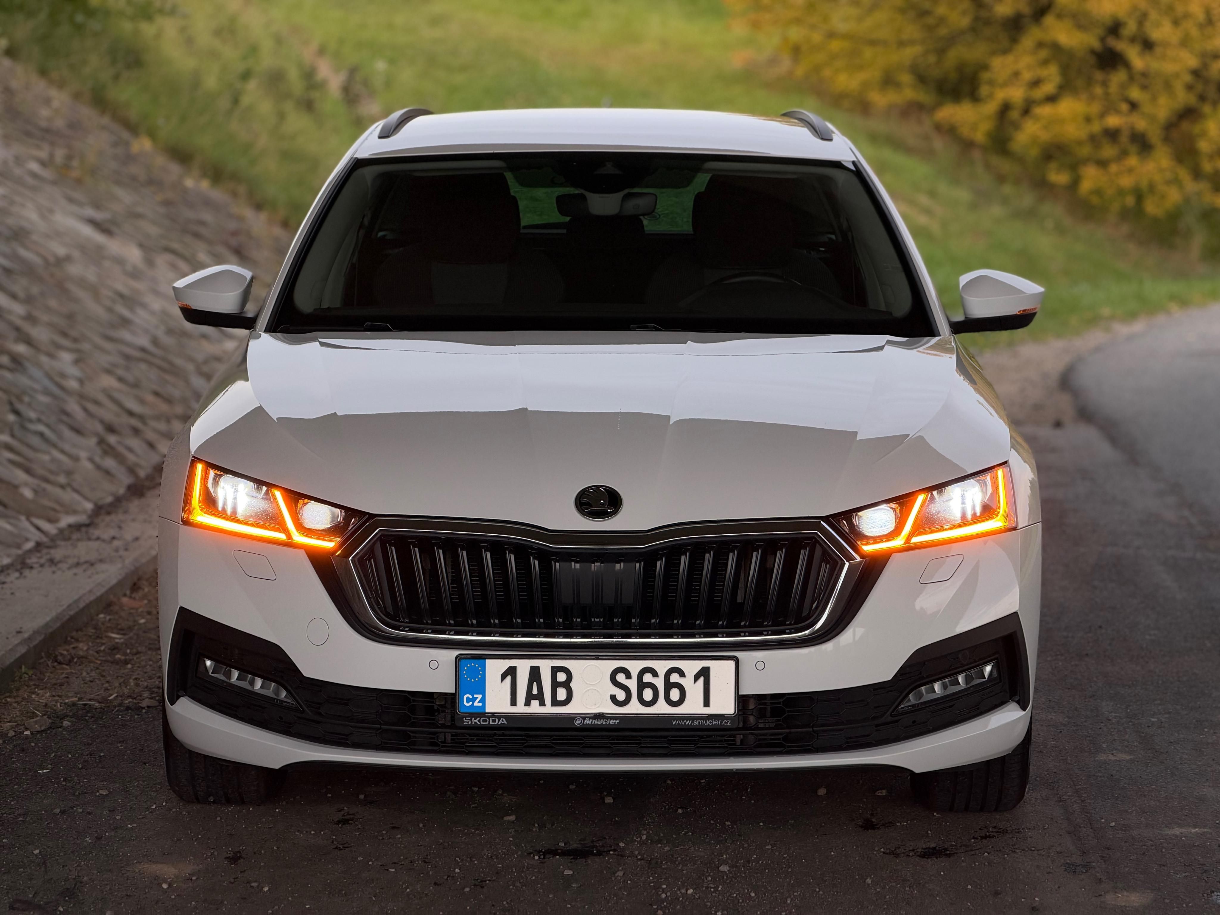 Škoda Octavia, 2.0 TDI Ambition+ Combi Matrix - fotka 6