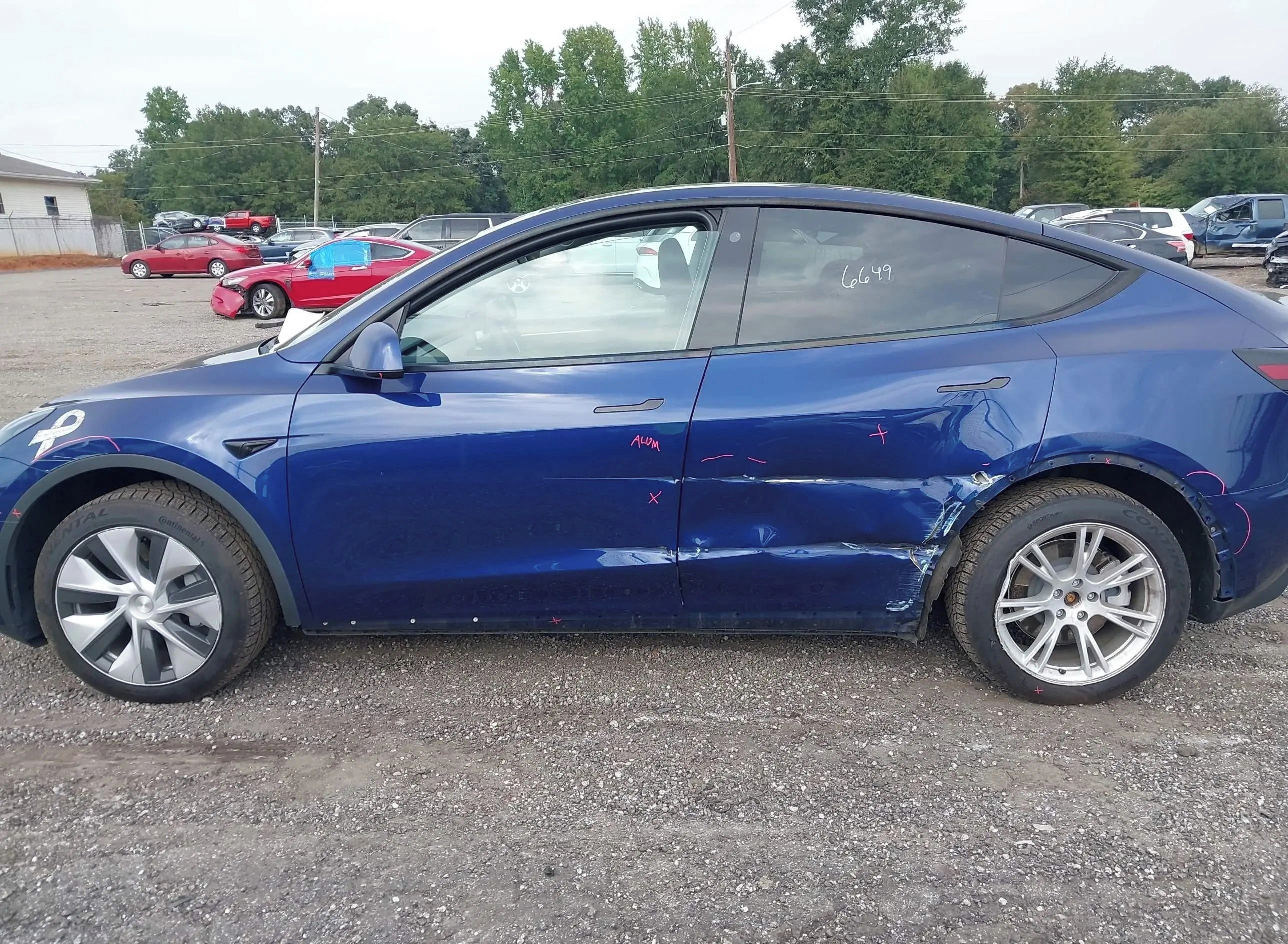 Tesla Model Y, Auto na cestě - fotka 4