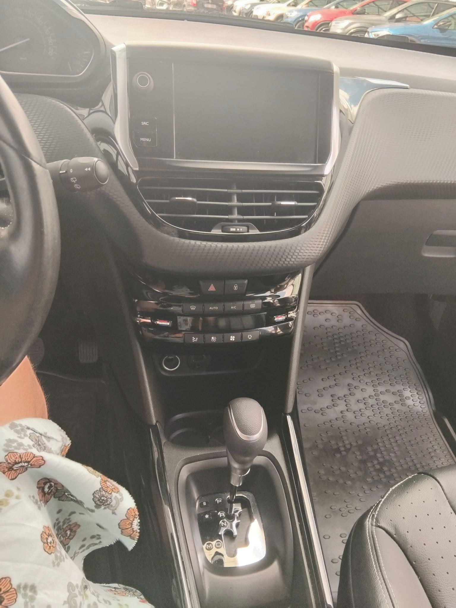 Peugeot 2008, 1,2 Puretech Servisováno - fotka 5