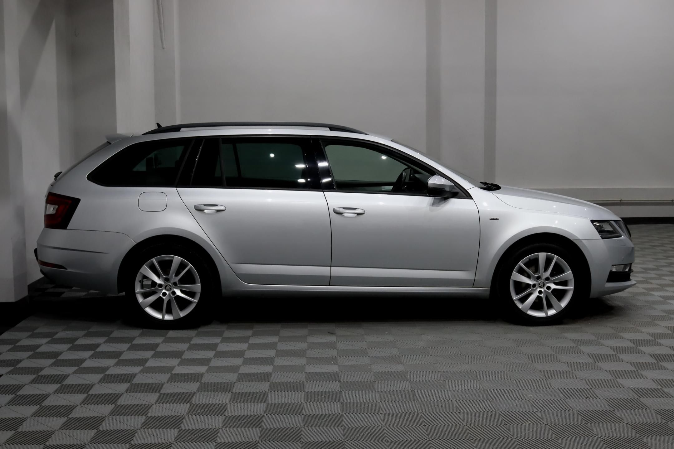 Škoda Octavia, 3 FL Combi 1.4 TSI 110 kW - fotka 4