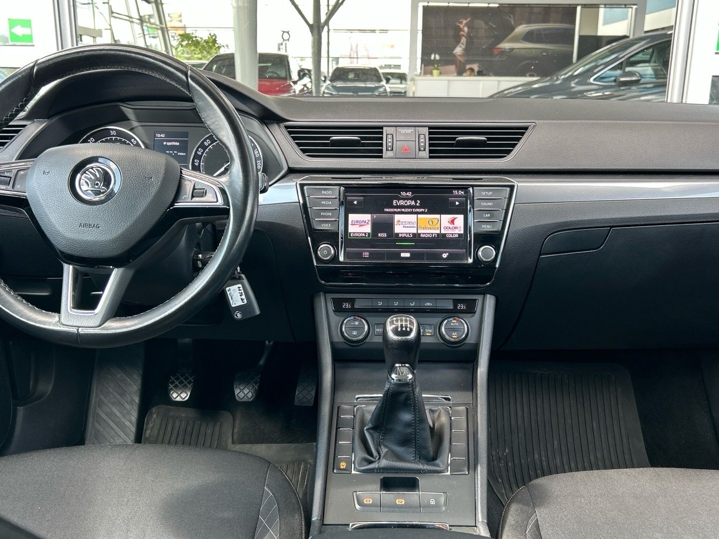 Škoda Superb, 2.0 TDI Active - fotka 5