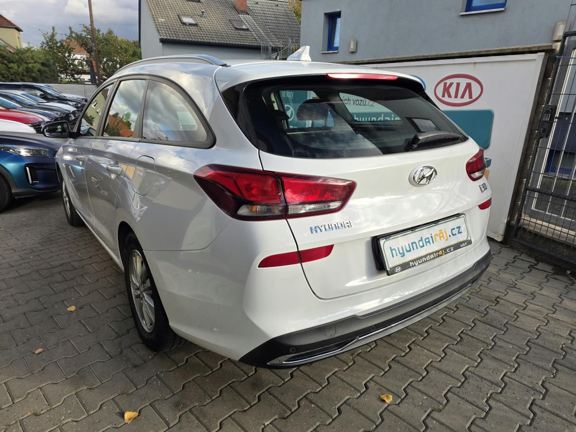 Hyundai i30, 1.6-SPOTŘEBA CCA 5l/100-KAMERA - fotka 6