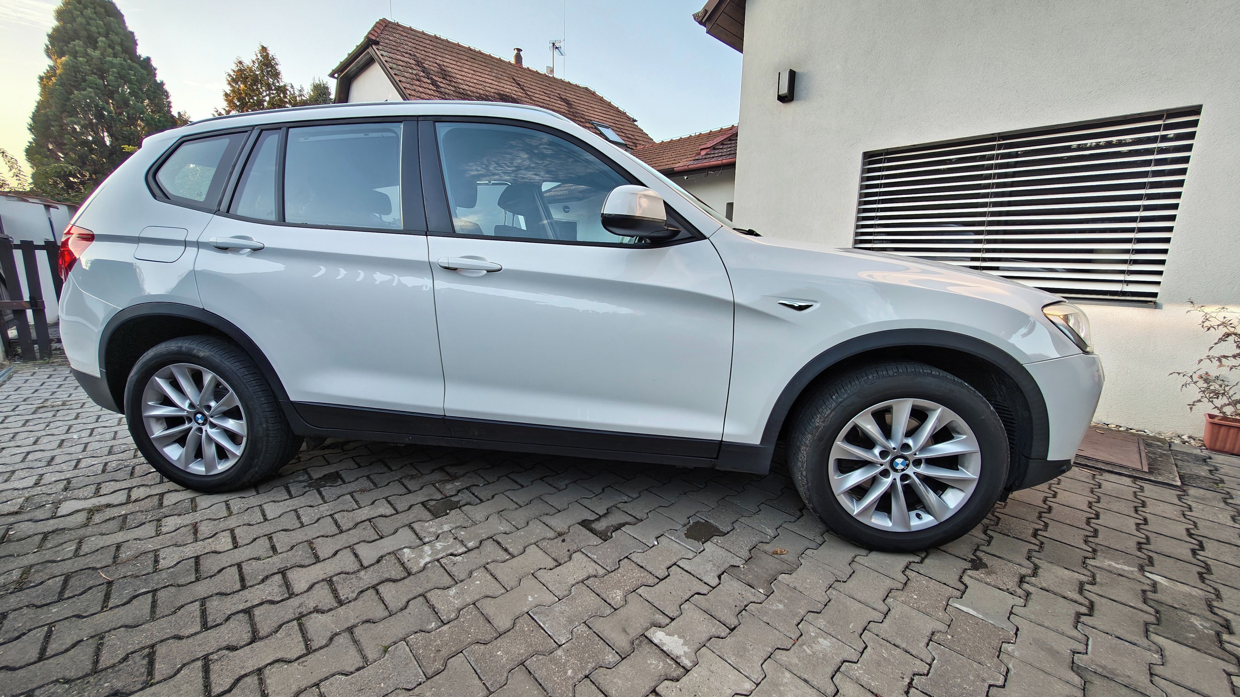 BMW X3, F25 sDrive - top stav