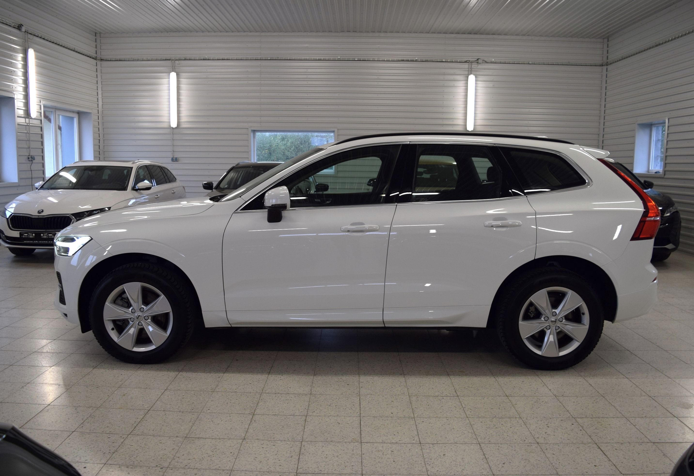Volvo XC60, 2.0 B4 AWD MOMENTUM 2022-DPH - fotka 2
