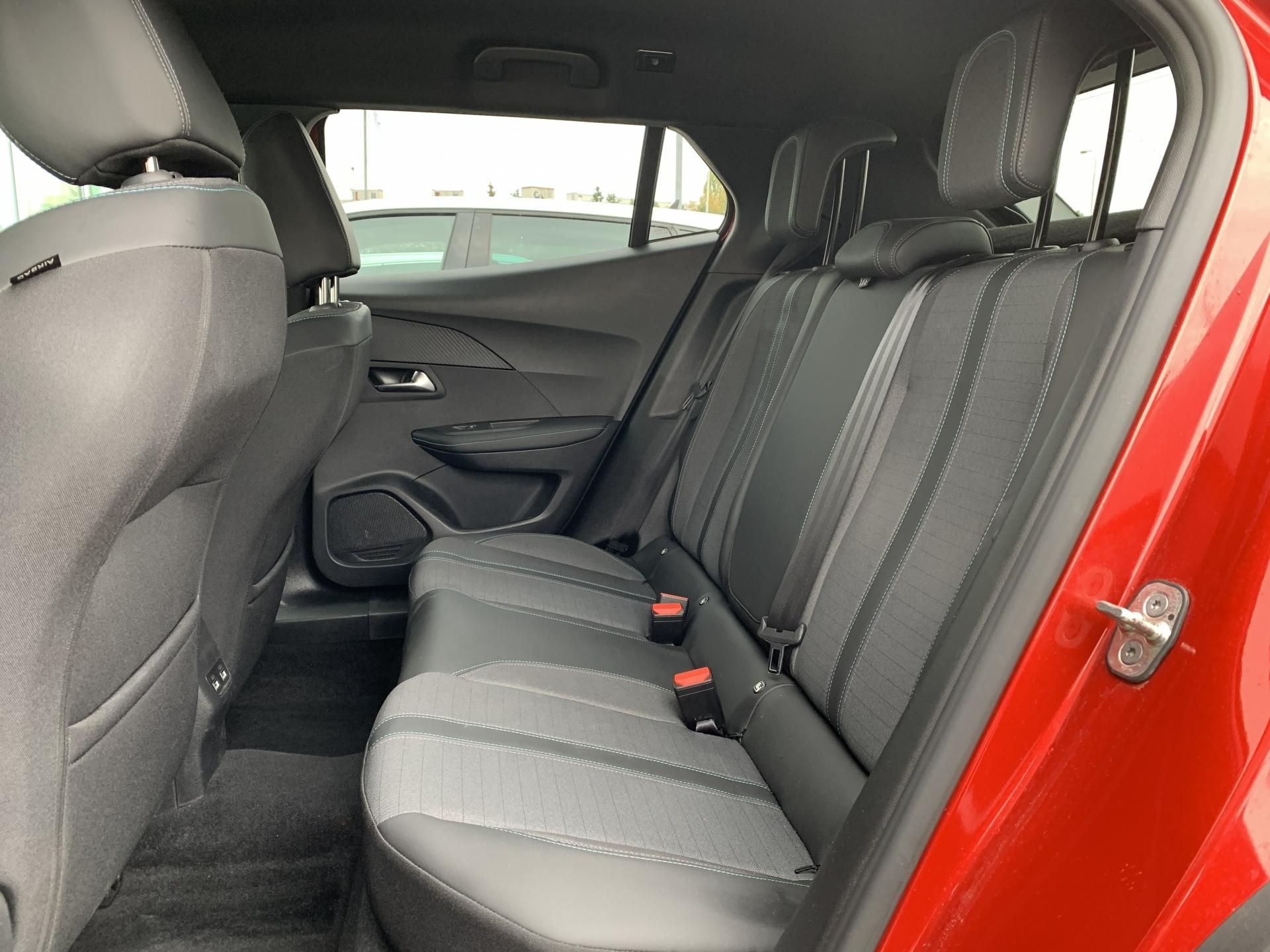 Peugeot 2008, ALLURE 1.2 PureTech 74kW MAN6 - fotka 6