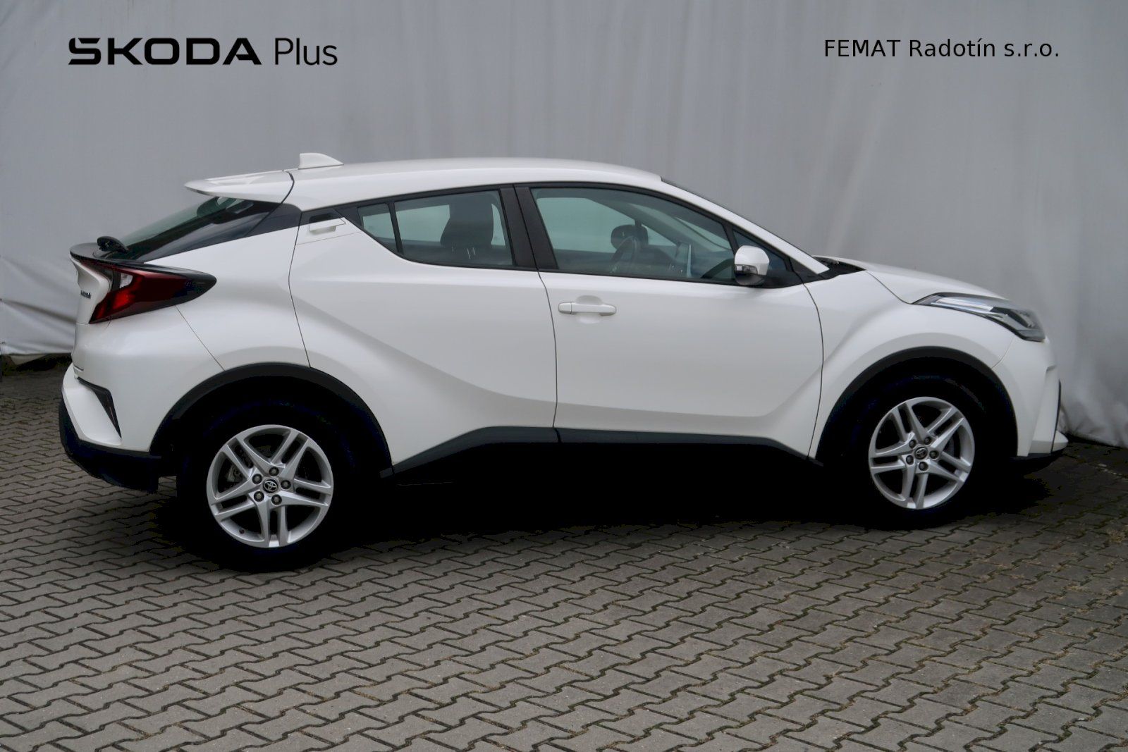 Toyota C-HR, C-HR 1,8 Hybrid 90kW e-CVT Com - fotka 3