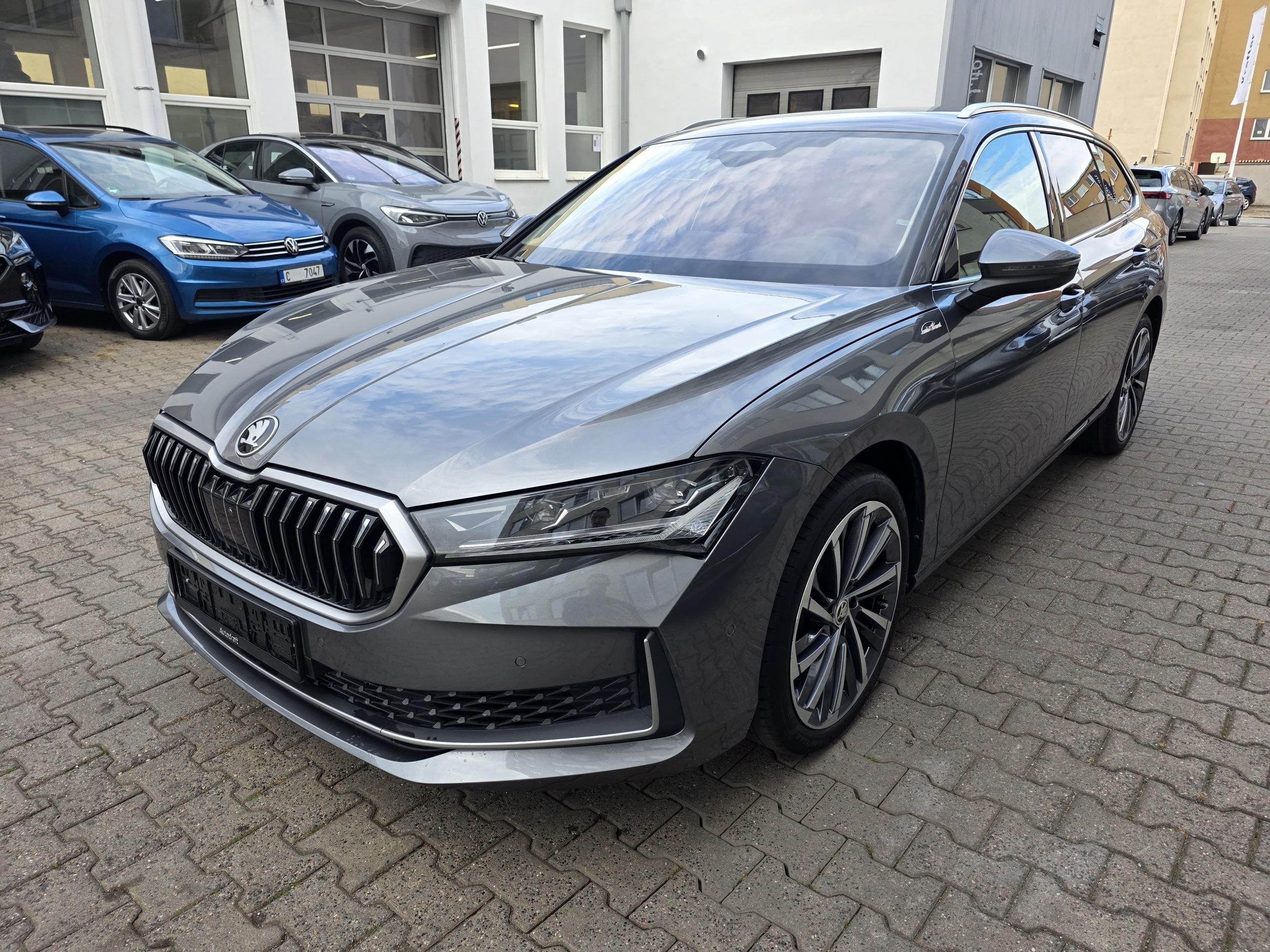 Škoda Superb, 2.0 TSI 4x4 L&K / ČR / Tažné - fotka 2
