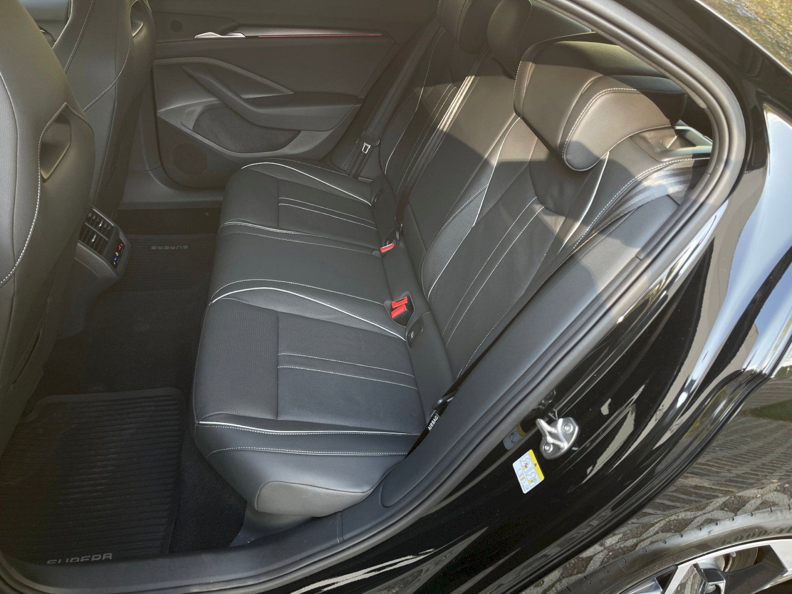 Škoda Superb, DSG 2.0 TSi / 195 kW SportLine - fotka 6