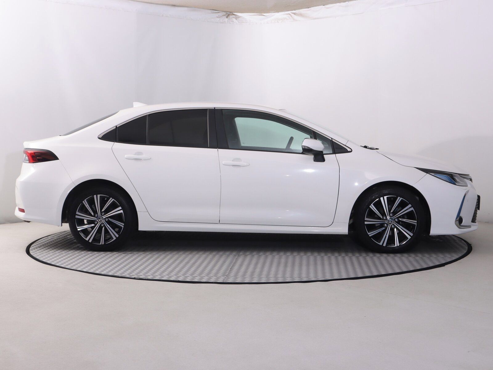 Toyota Corolla, 1.8 Hybrid, Comfort, Automat - fotka 6