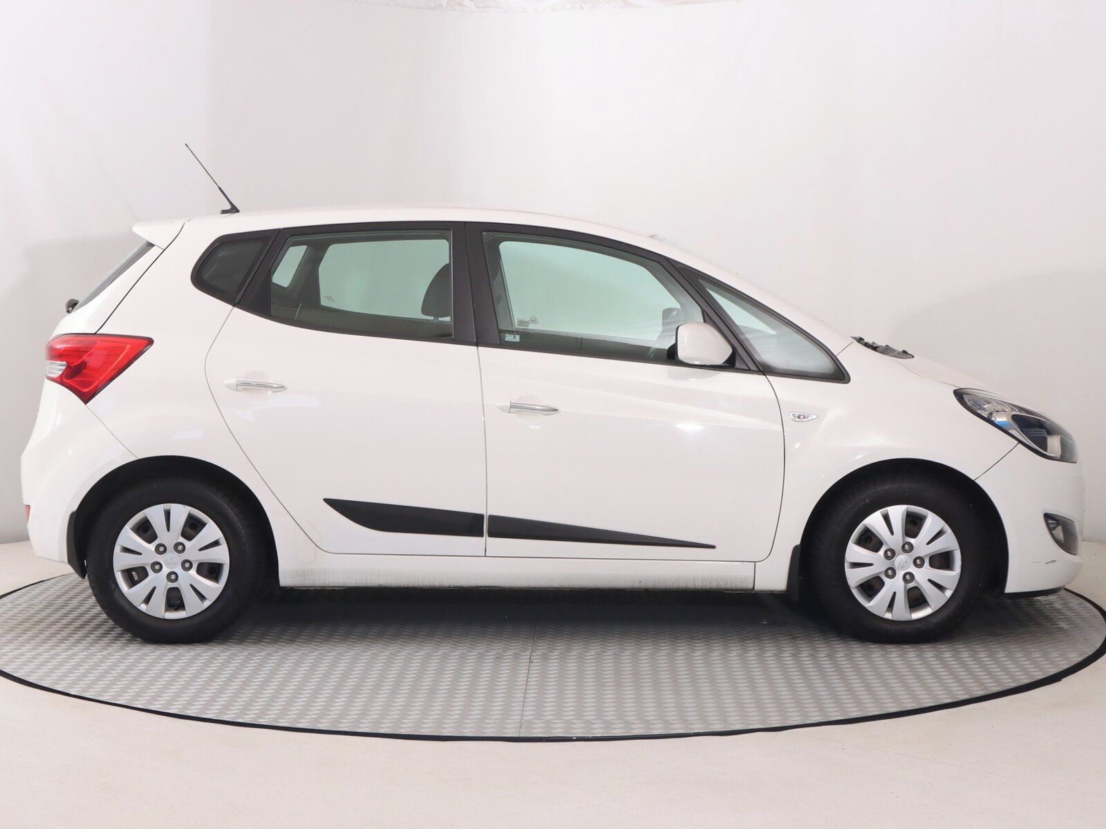 Hyundai ix20, 1.4 CRDi, Serv.kniha - fotka 6