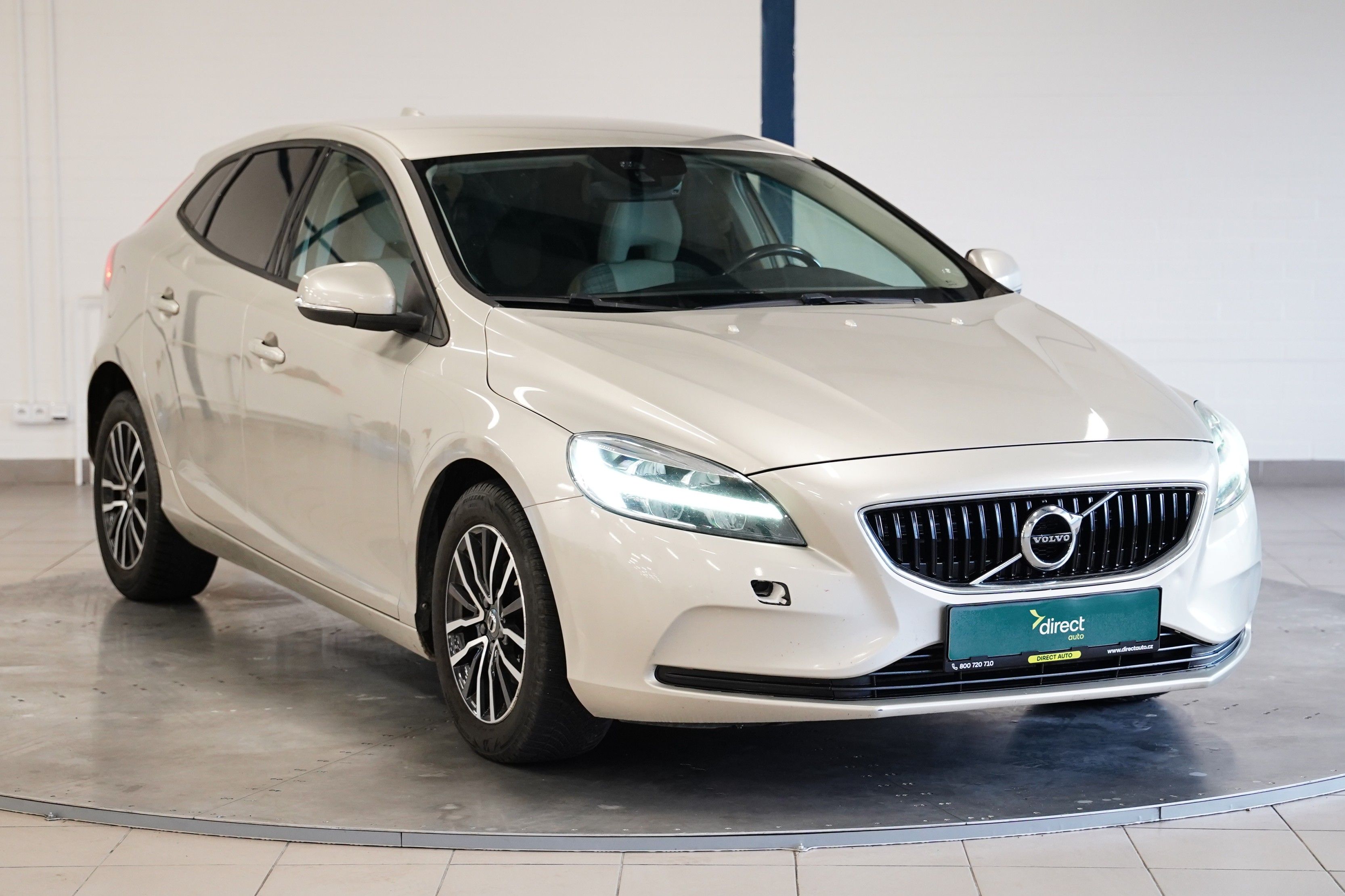 Volvo V40, D2 88 kW Momentum - fotka 3