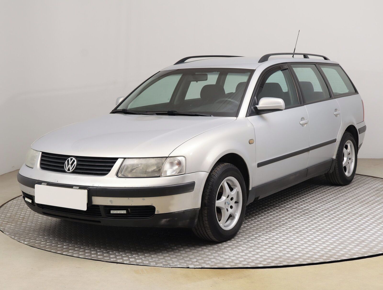 Volkswagen Passat, 1.9 TDI, Tažné, Klima - fotka 2