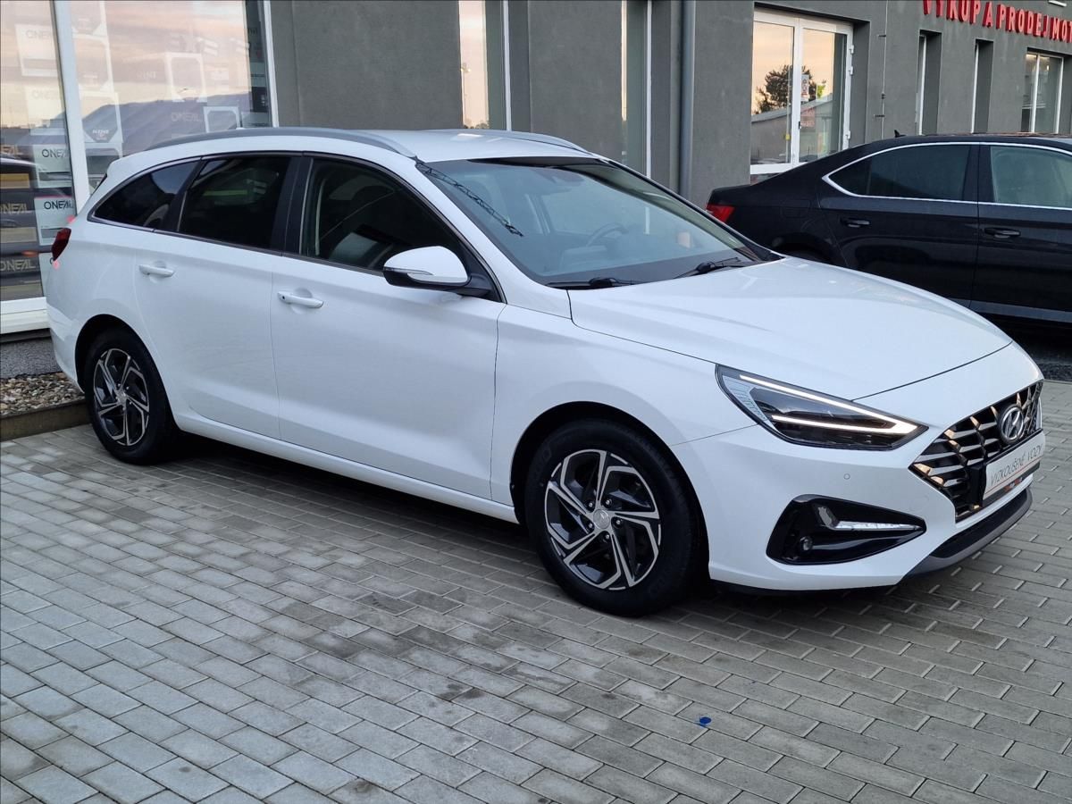 Hyundai i30, 1.0 T-Gdi Family Smart Kombi - fotka 2