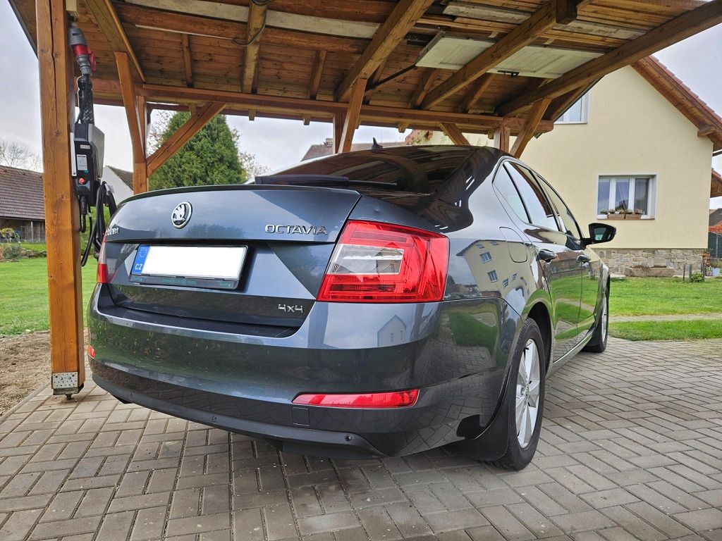 Škoda Octavia, 2.0TDI 135 kW DSG 4x4 Elegance - fotka 6