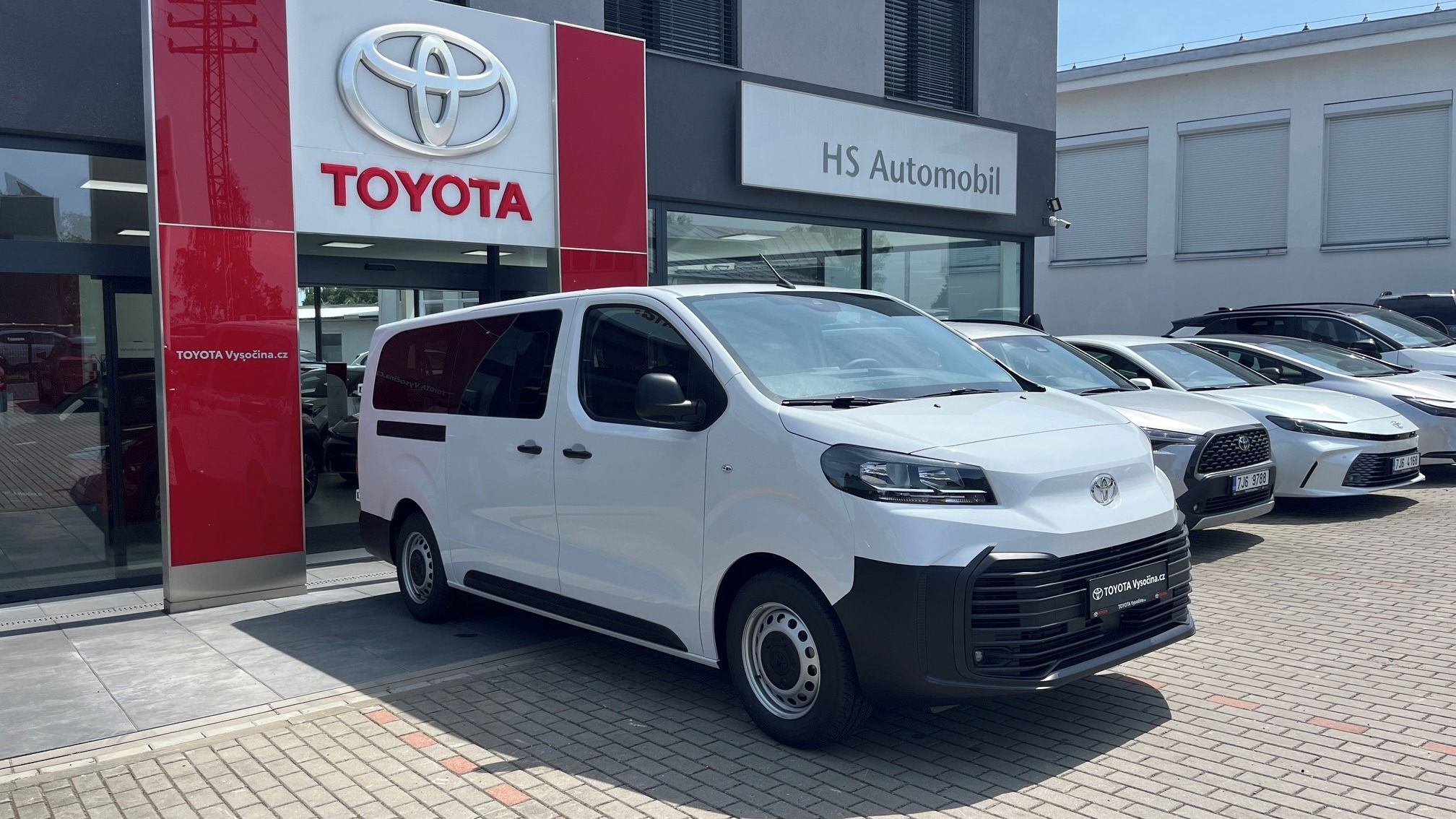 Toyota Proace Verso, L2 2,2D 150 PS Combi 9 Míst - fotka 3