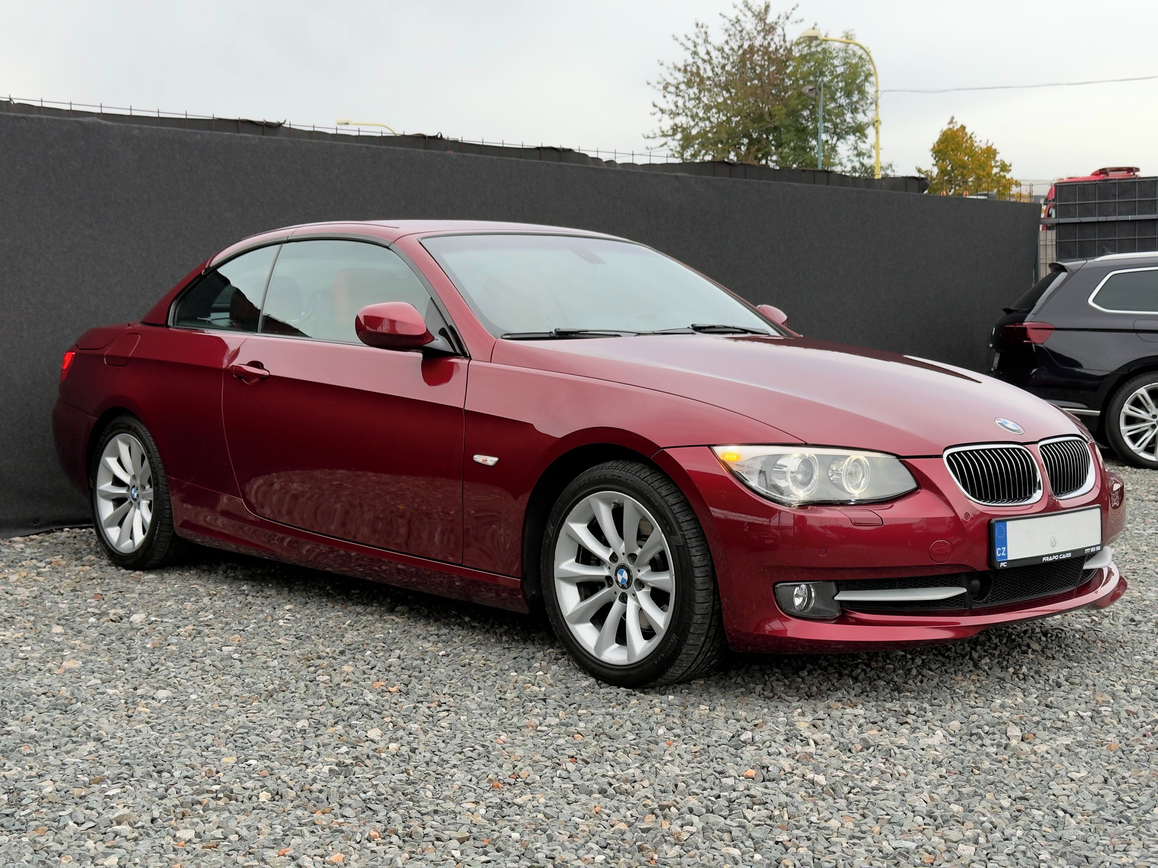 BMW Řada 3, E93 330d 180kW | sportsitze - fotka 3