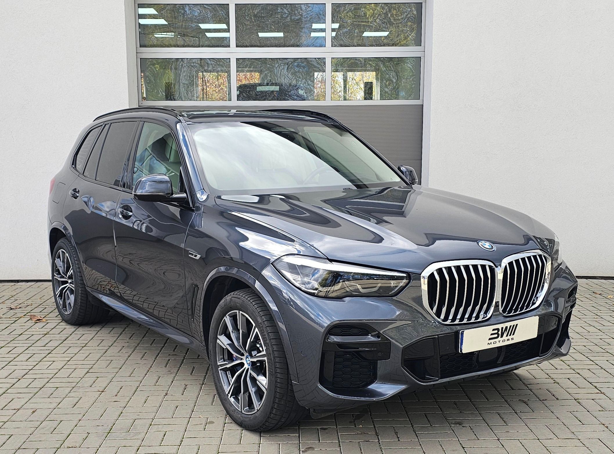BMW X5, xDrive45e - fotka 3