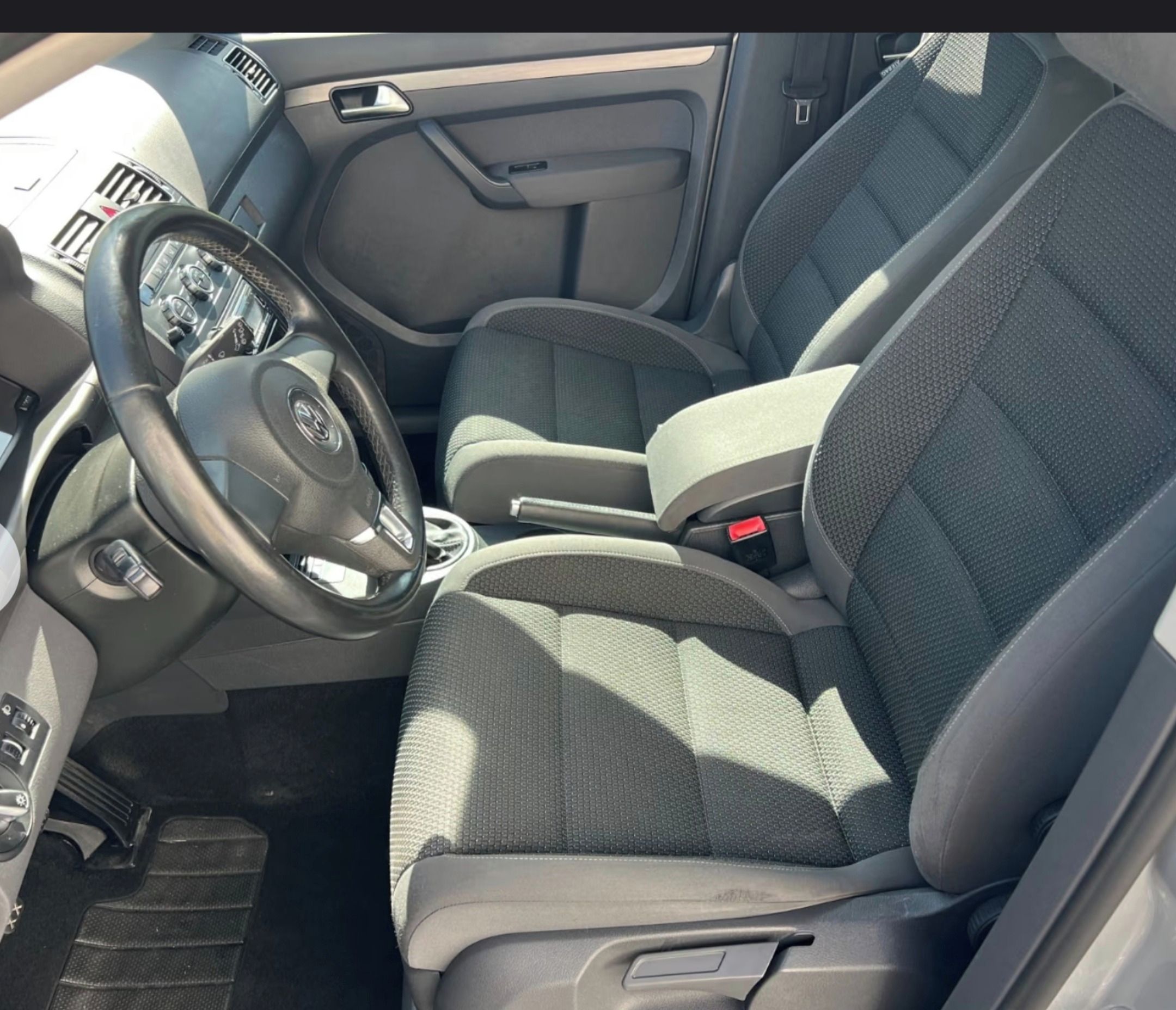 Volkswagen Touran, 1,6TDi 77kW Freestyle 7mist - fotka 6