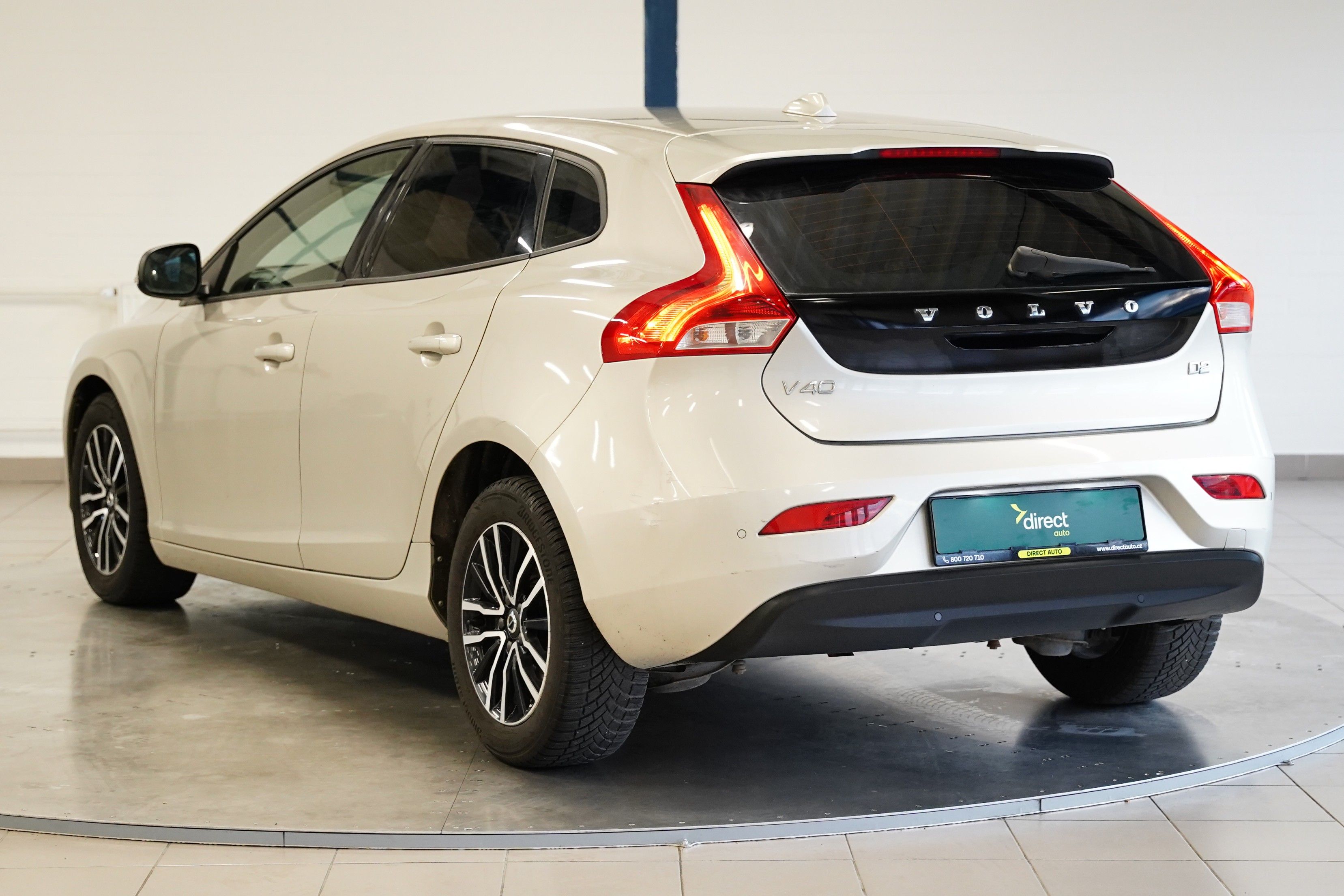 Volvo V40, D2 88 kW Momentum - fotka 4
