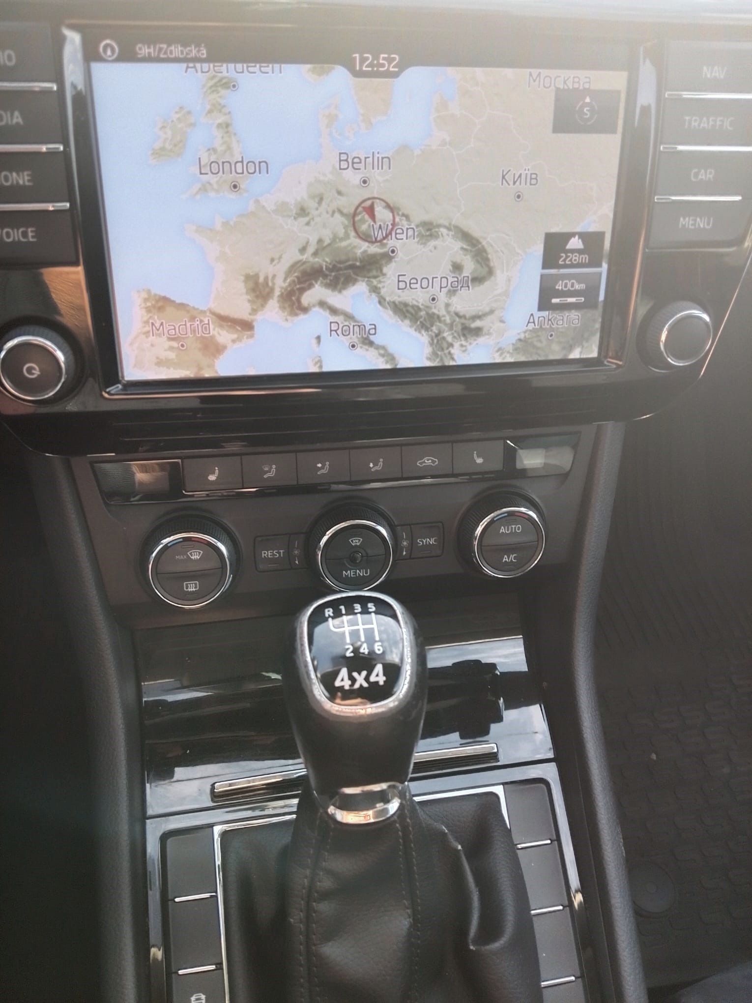 Škoda Superb, 2.0 TDI 4x4 - fotka 5