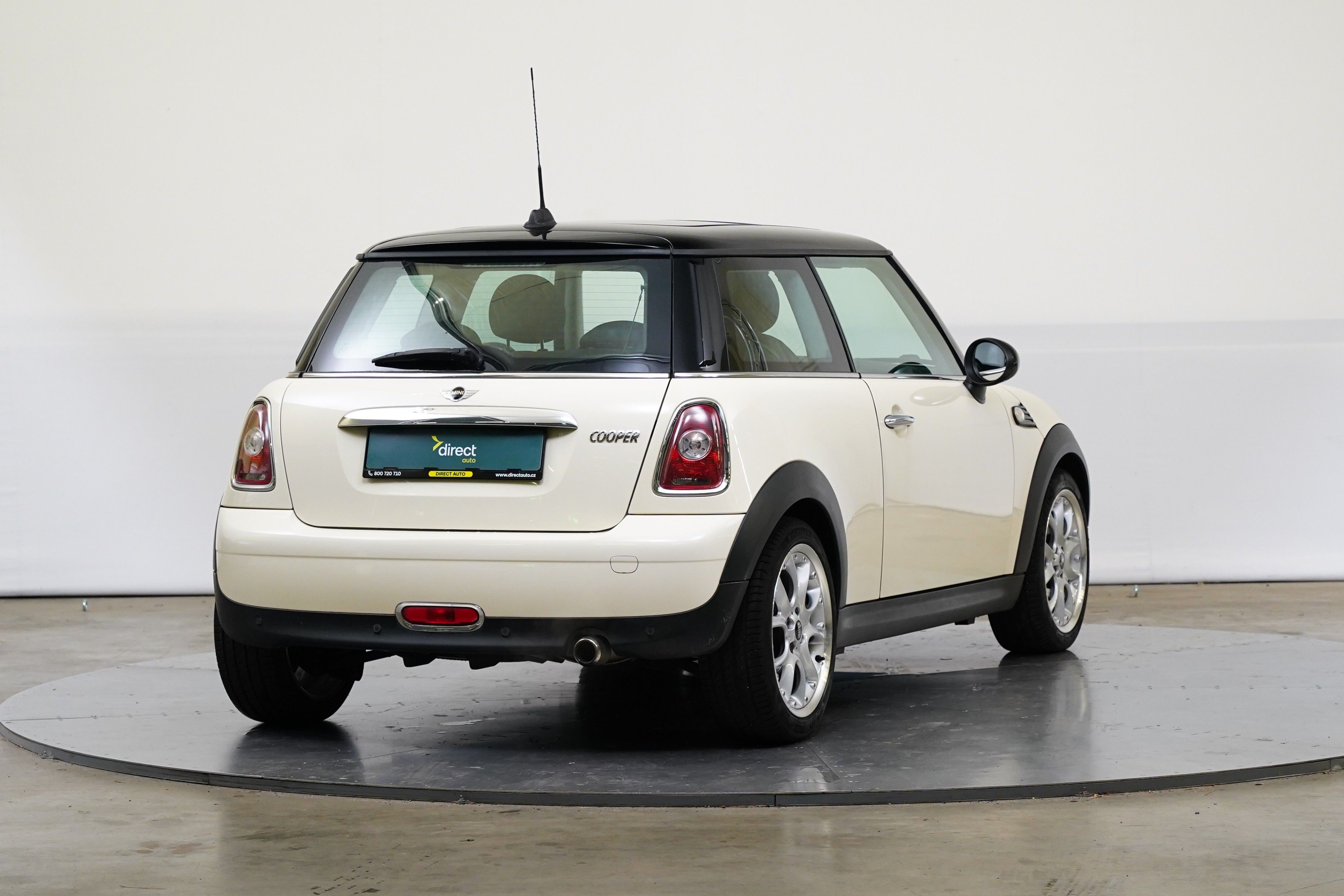 Mini Cooper, 1.6 i 90 kW - fotka 2