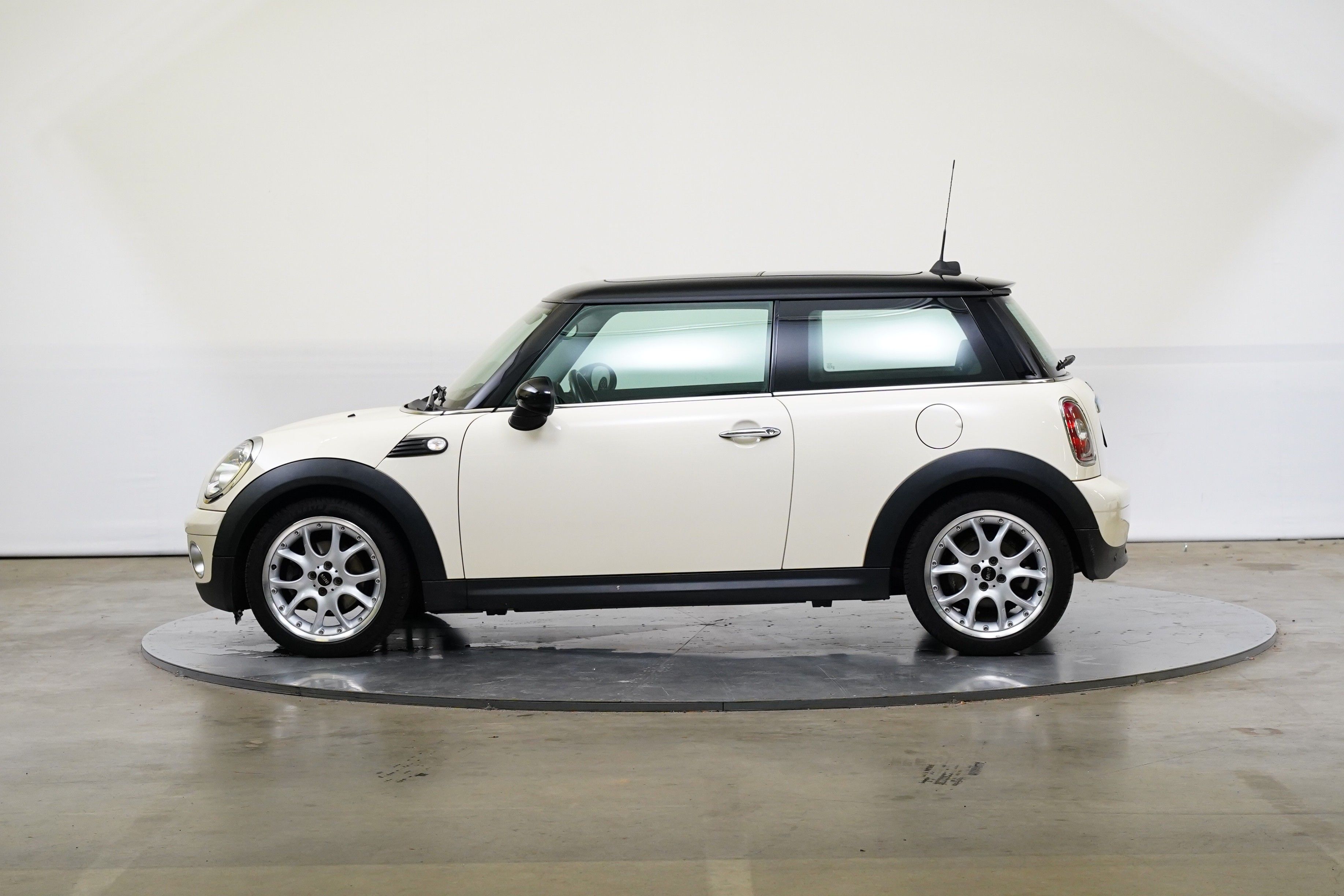 Mini Cooper, 1.6 i 90 kW - fotka 3