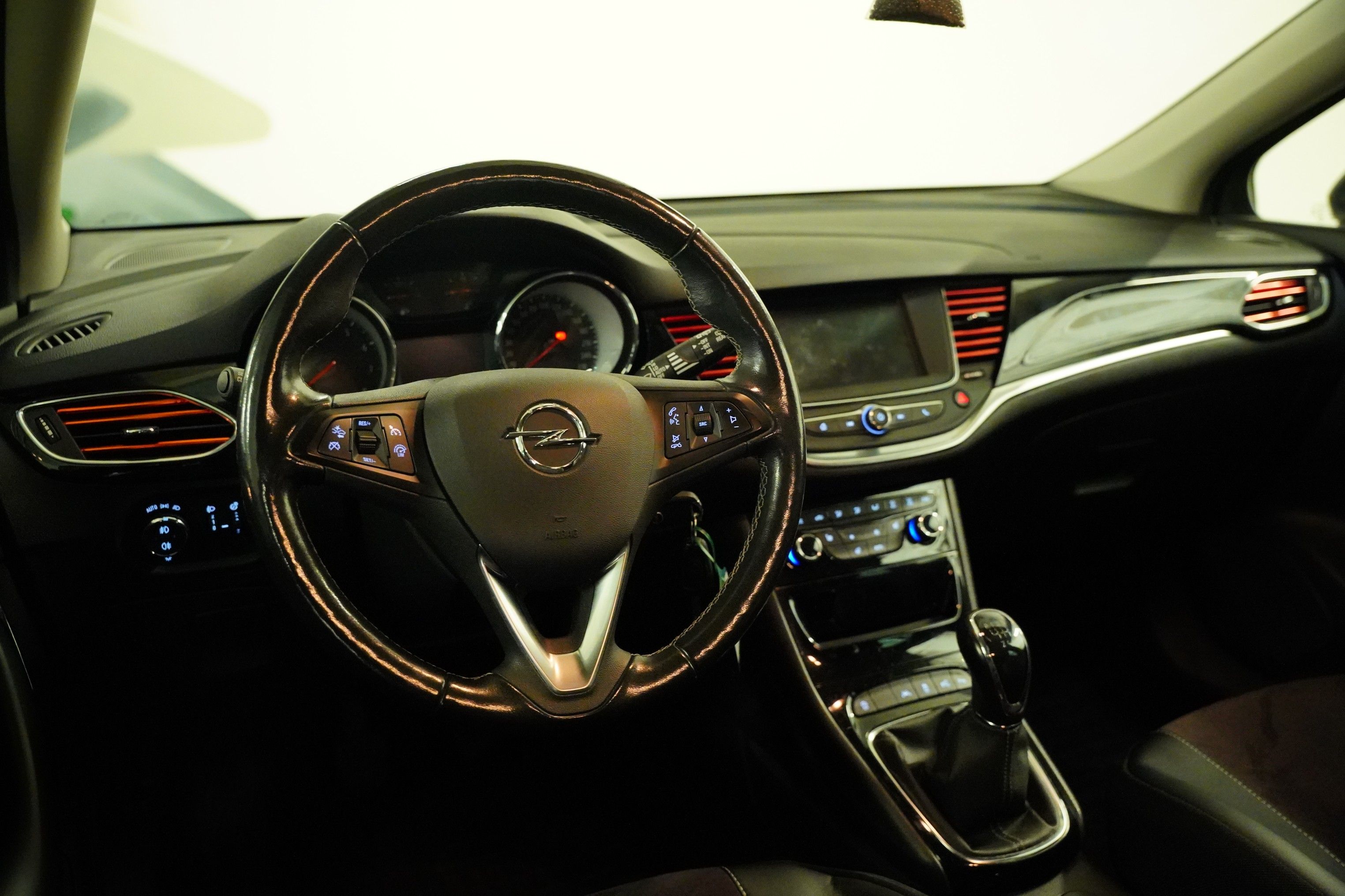 Opel Astra, 1.2 T 96 kW DesignTech - fotka 5