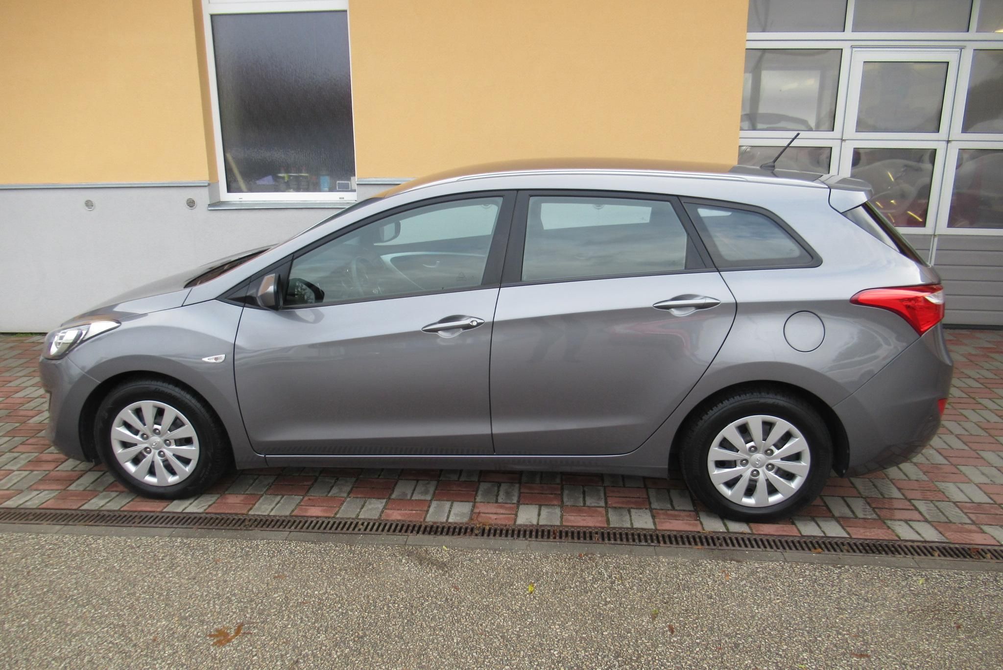 Hyundai i30, 1.6 CRDi 16V  KLIMA   AUTOMAT - fotka 6