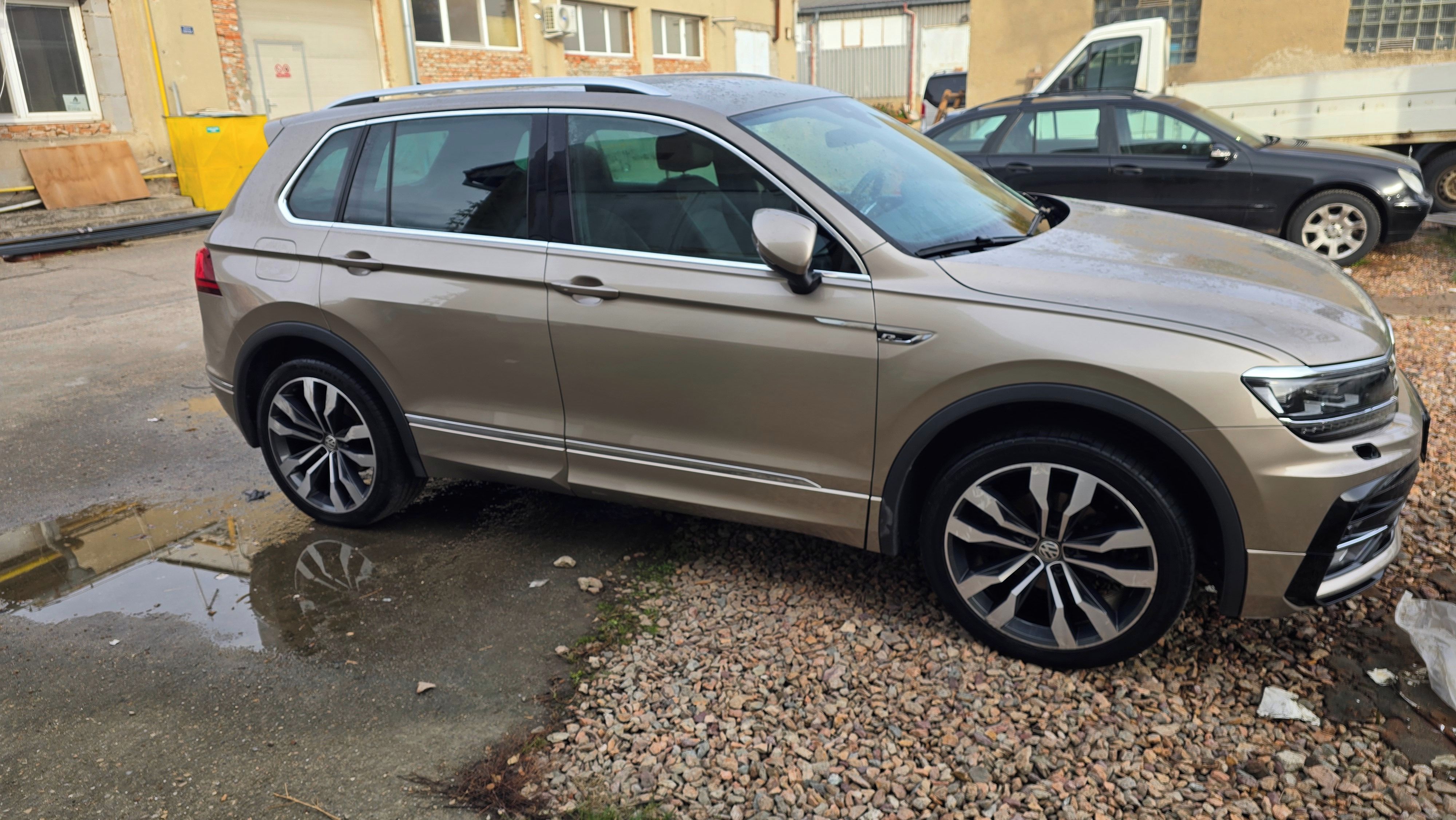 Volkswagen Tiguan, R-line, 4x4, led matrix - fotka 2