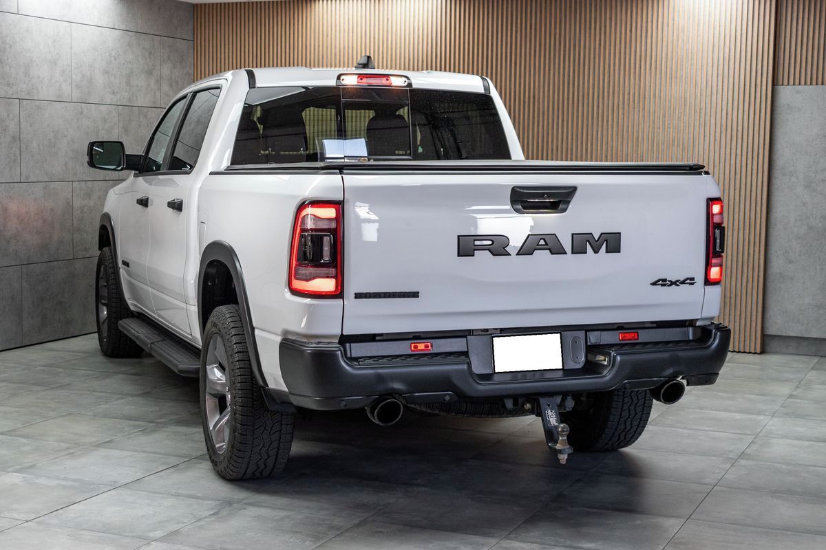 Dodge Ram, 5.7 HEMI BIGHORN 4x4*PPF*ČR 1M - fotka 4