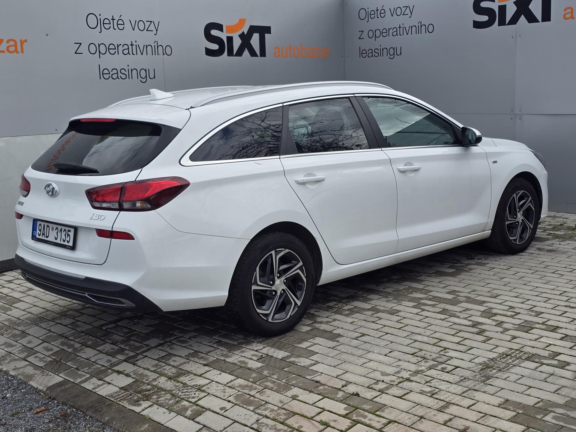 Hyundai i30, Family Smart 1,5 T-GDI Mild - fotka 3
