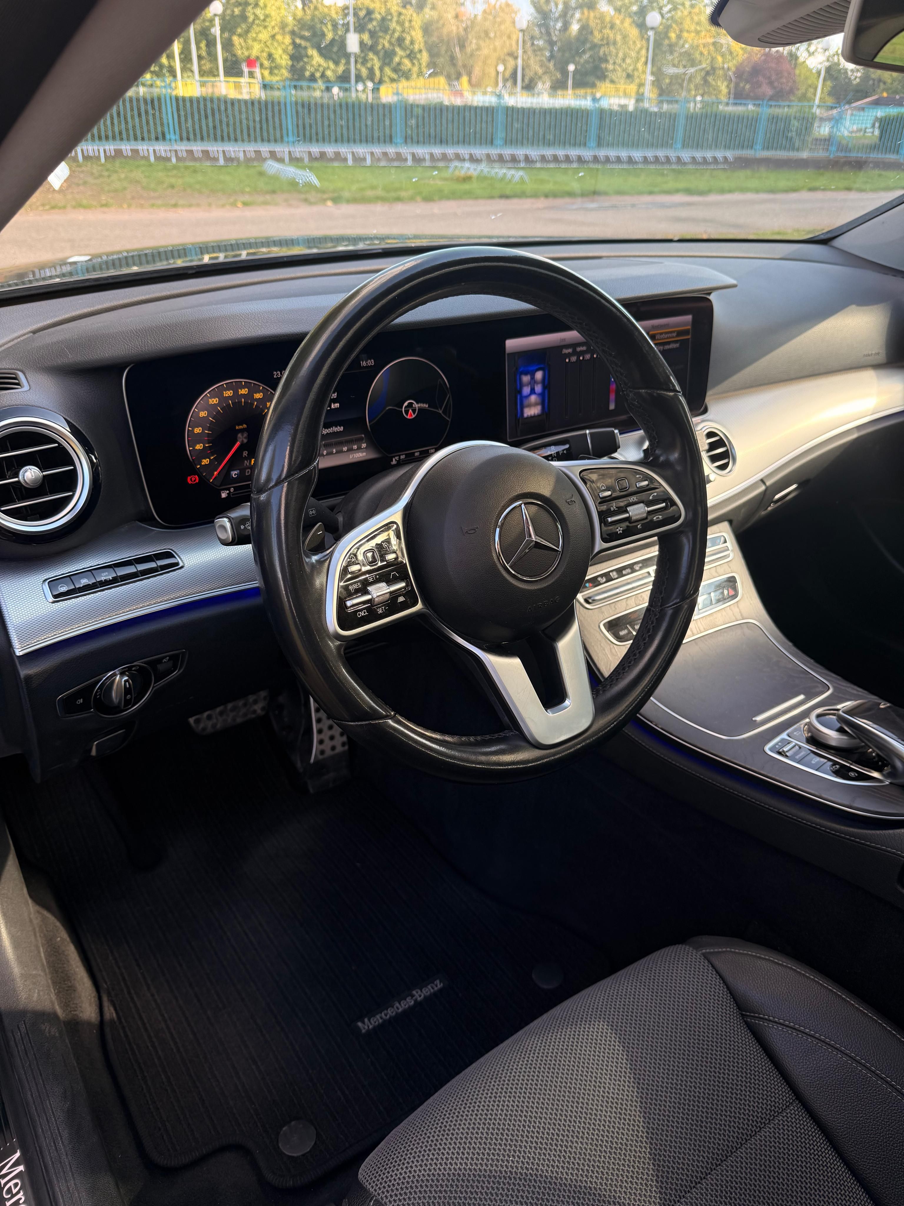Mercedes-Benz Třídy E, 220d, AIRMATIC, 360, DISTRONIC - fotka 6