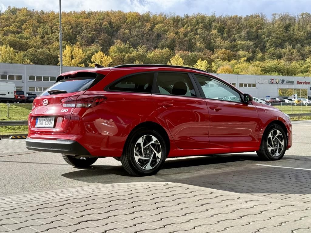 Hyundai i30, 1,5 T DCT  WG FL Family Climat - fotka 3