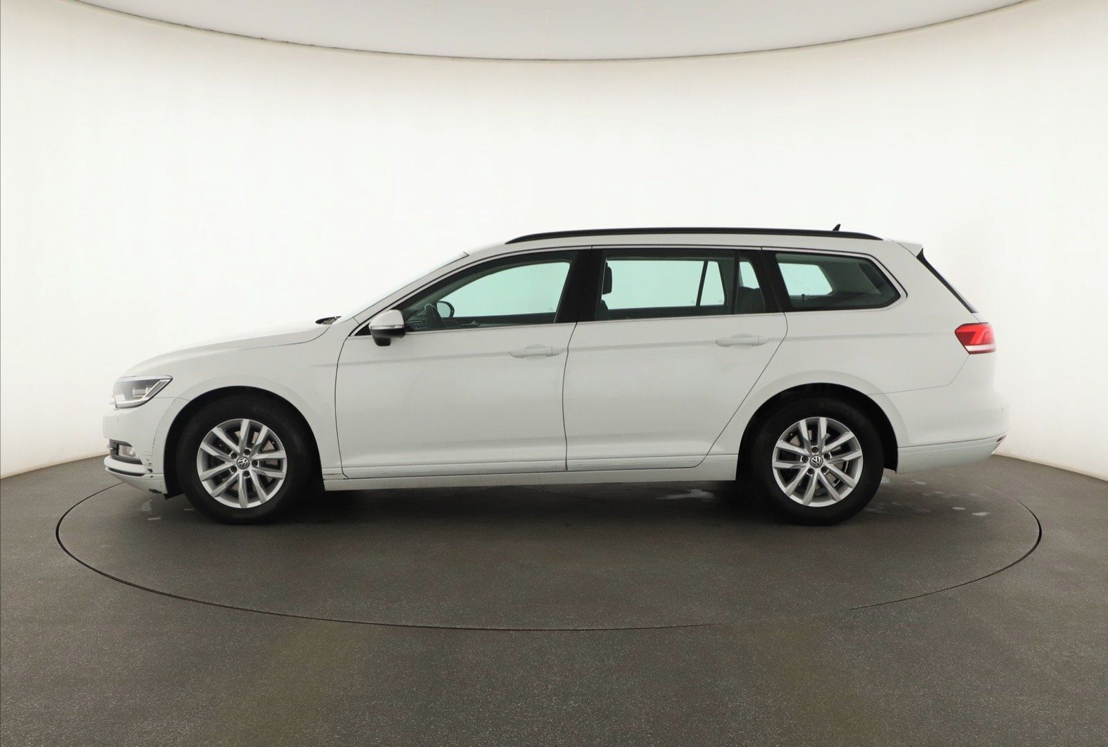 Volkswagen Passat, 2.0 TDI, Automat, Navi - fotka 3