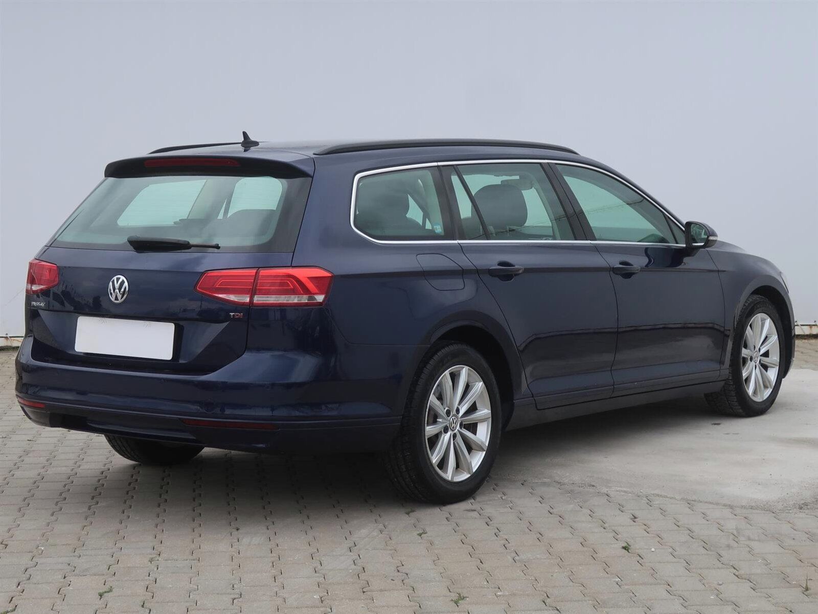 Volkswagen Passat, 1.6 TDI, Automat - fotka 5