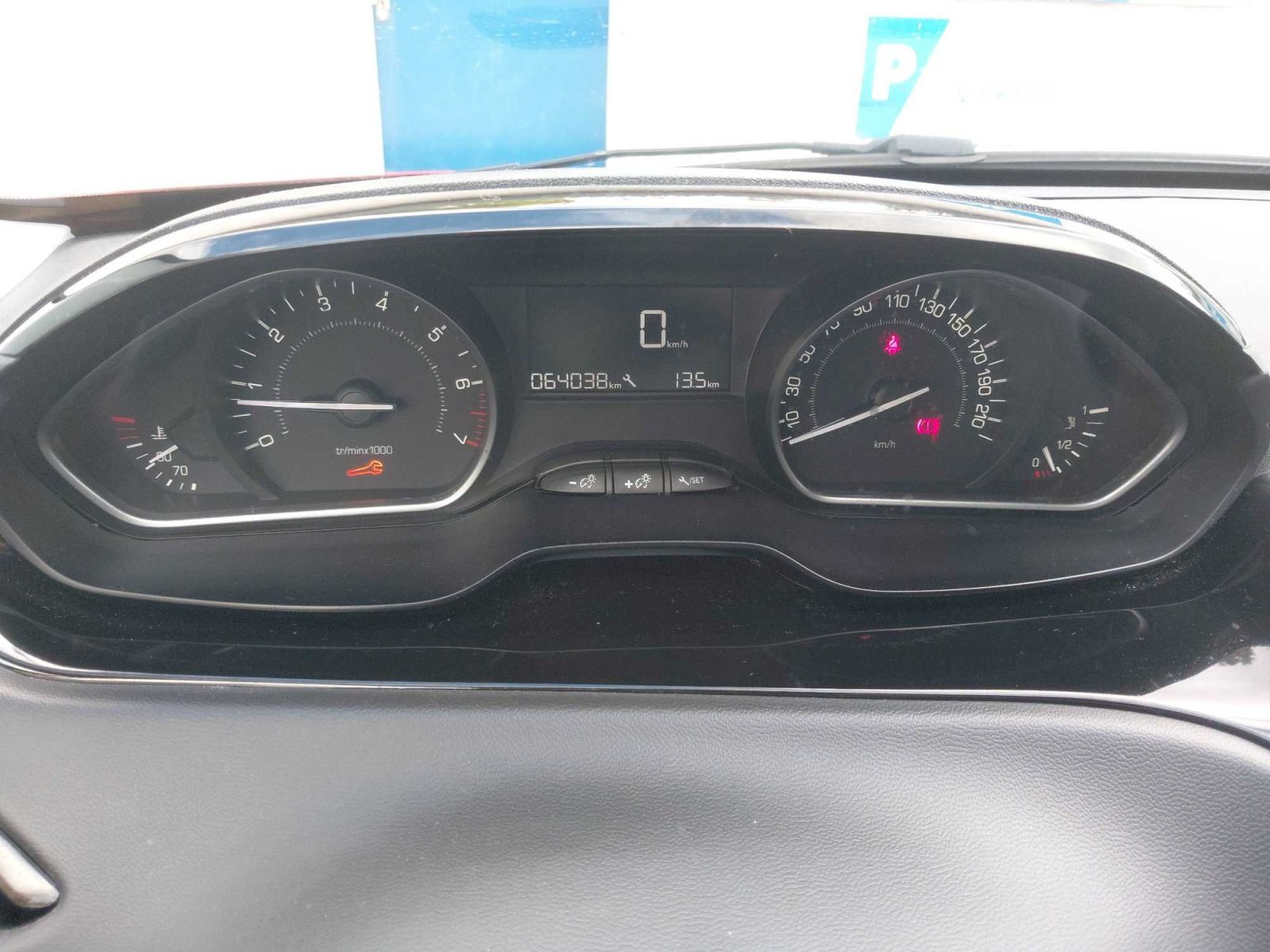 Peugeot 208, 1.2 PureTech, Klima, Tempomat - fotka 3