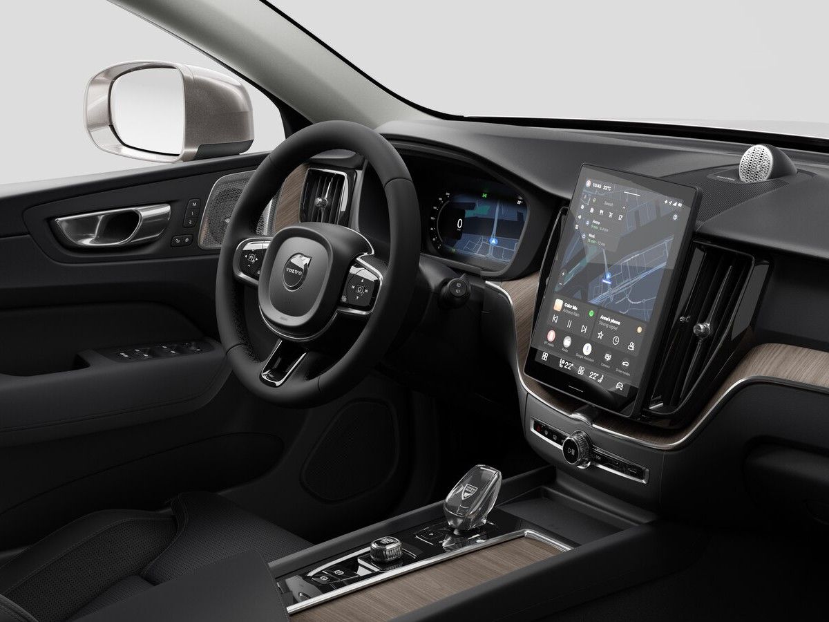 Volvo XC60, 2.0B5 184kW 4x4  PLUS BRIGHT - fotka 3