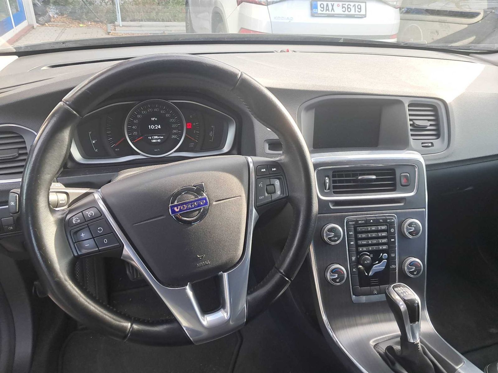 Volvo V60, D2 2.0, Navi, Kožené sedačky - fotka 3