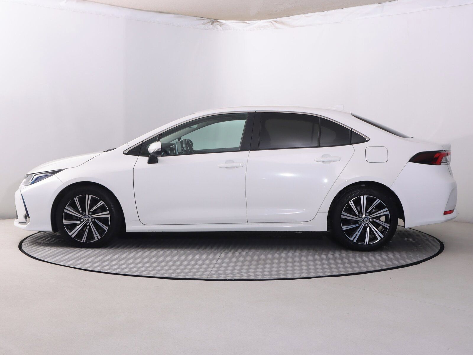 Toyota Corolla, 1.8 Hybrid, Comfort, Automat - fotka 3