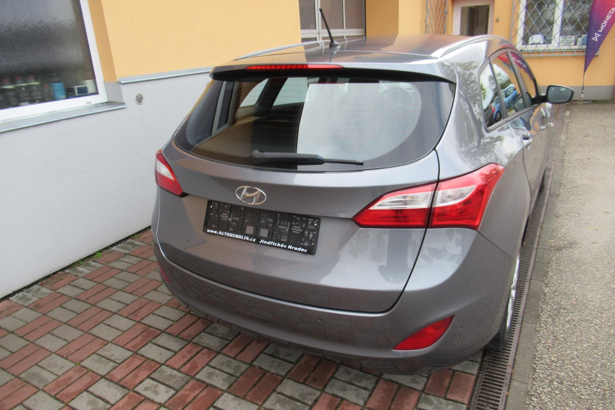 Hyundai i30, 1.6 CRDi 16V  KLIMA   AUTOMAT - fotka 4