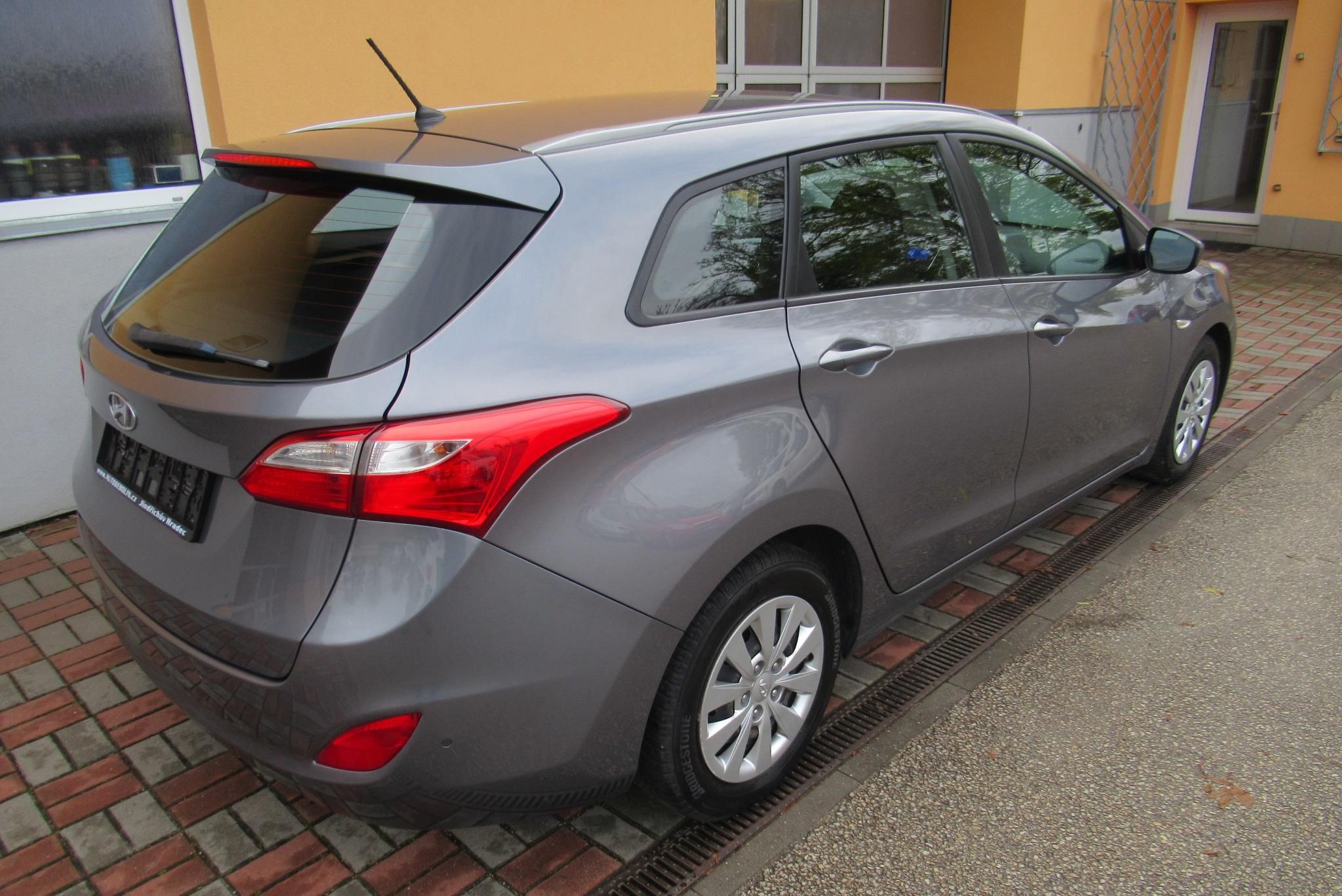 Hyundai i30, 1.6 CRDi 16V  KLIMA   AUTOMAT - fotka 2