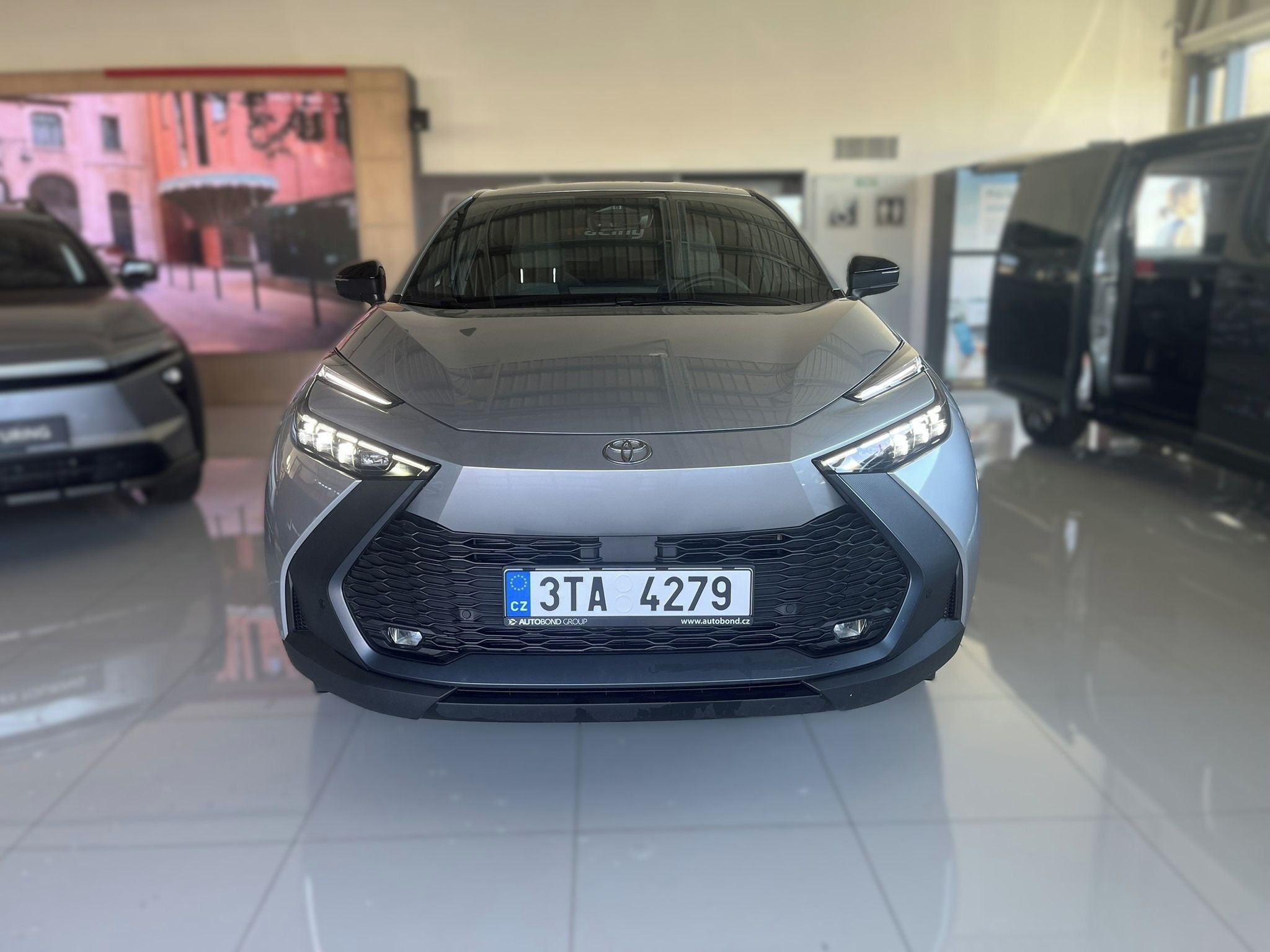 Toyota C-HR, 2.0 PHEV Style | ZIMNÍ PNEU - fotka 2