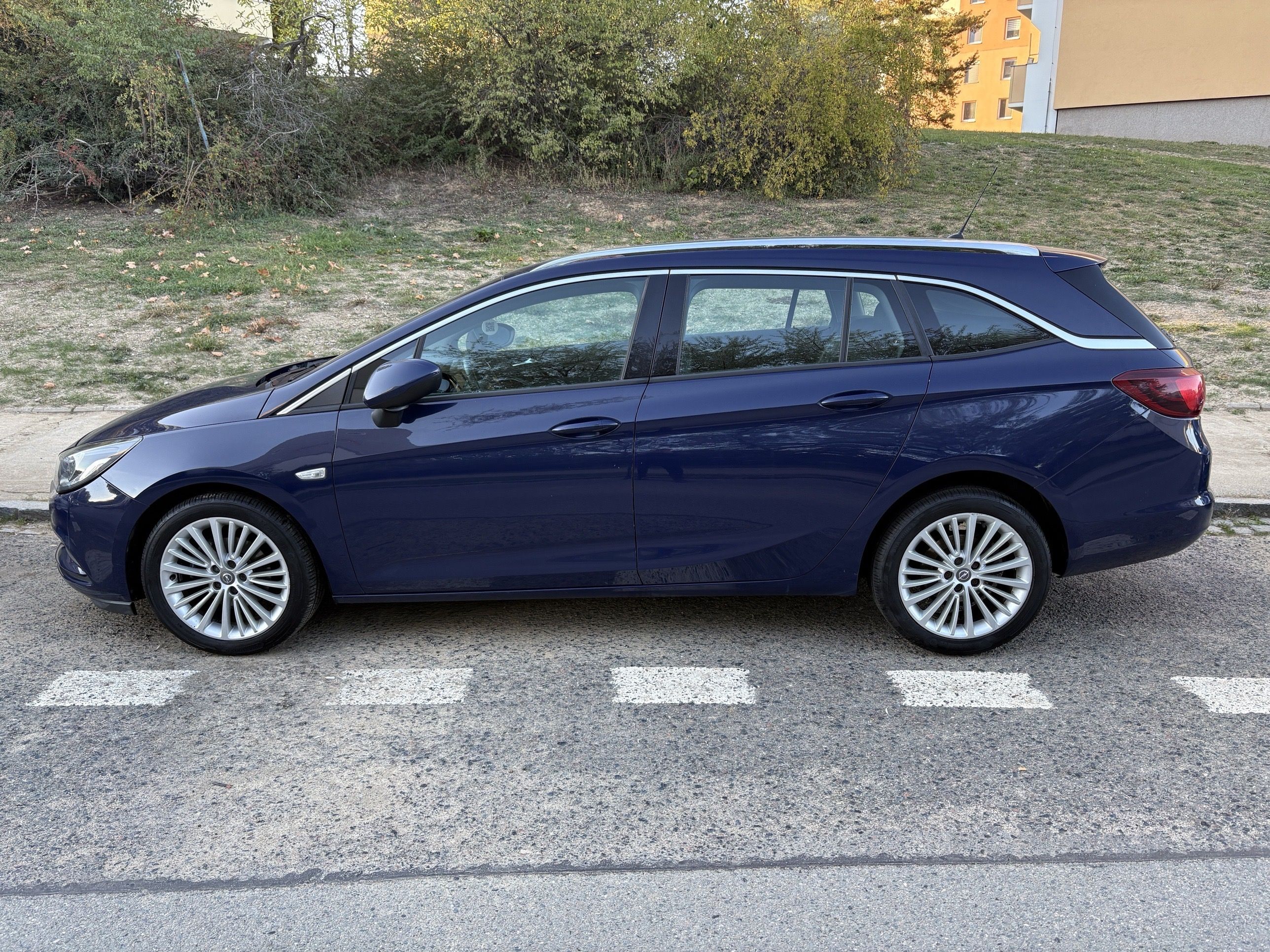 Opel Astra, ST 1.4T 110kW Innovation - fotka 3