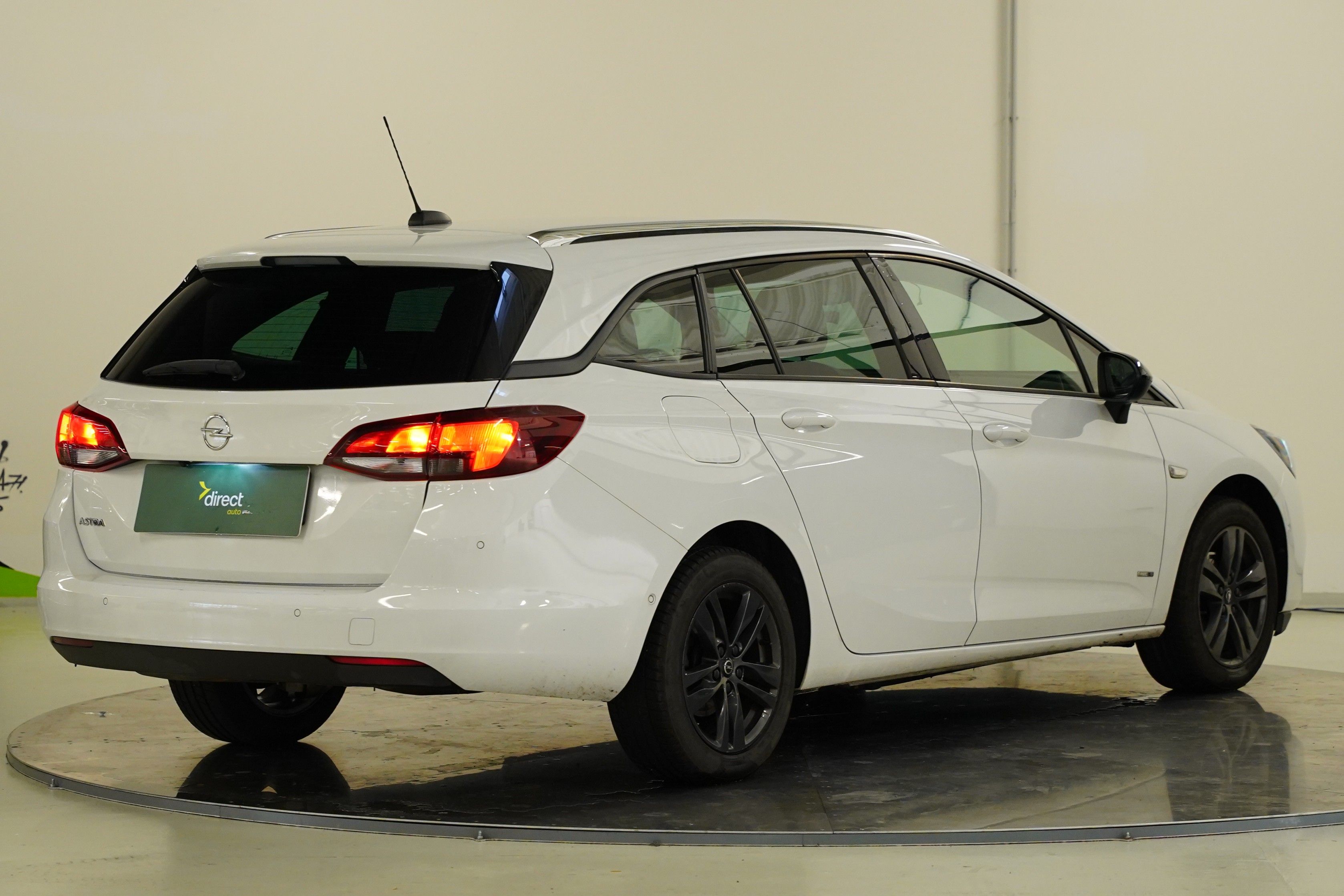 Opel Astra, 1.2 T 96 kW DesignTech - fotka 2